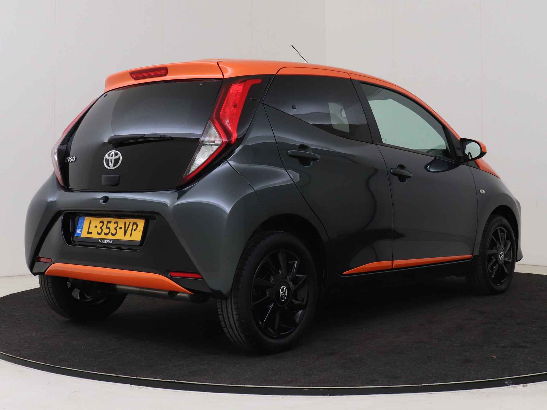 Toyota Aygo 1.0 VVT-i x-JBL I Apple Carplay/Android Auto I Climate Control I Camera I USB I LM Velgen I 1e Eigenaar I Volledig LOUWMAN Onderhouden I JBL Subwoofer I - 3/45