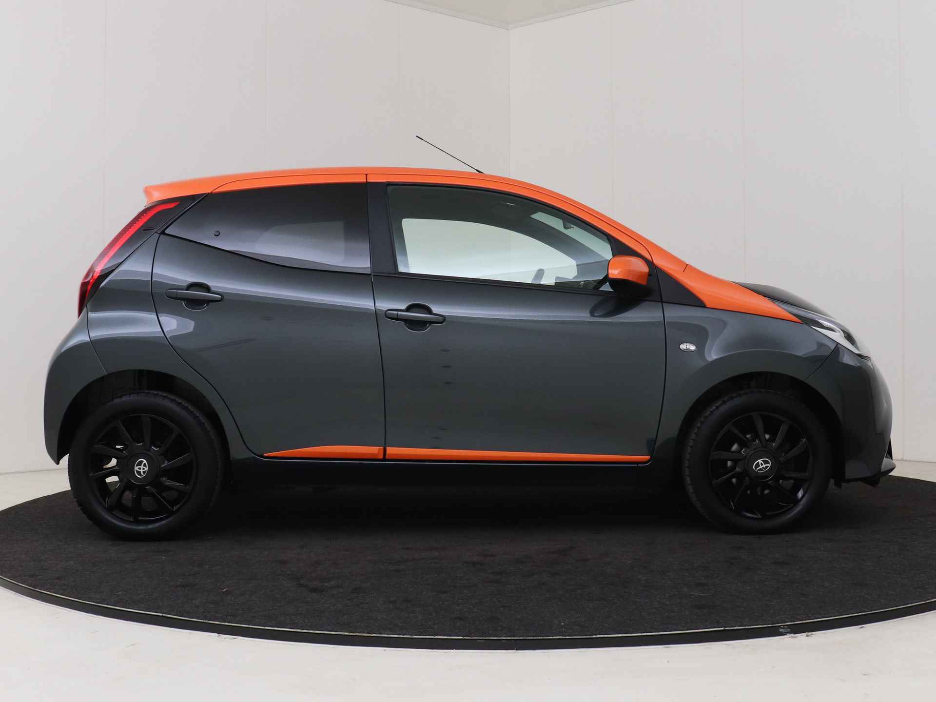 Toyota Aygo 1.0 VVT-i x-JBL I Apple Carplay/Android Auto I Climate Control I Camera I USB I LM Velgen I 1e Eigenaar I Volledig LOUWMAN Onderhouden I JBL Subwoofer I - 16/45