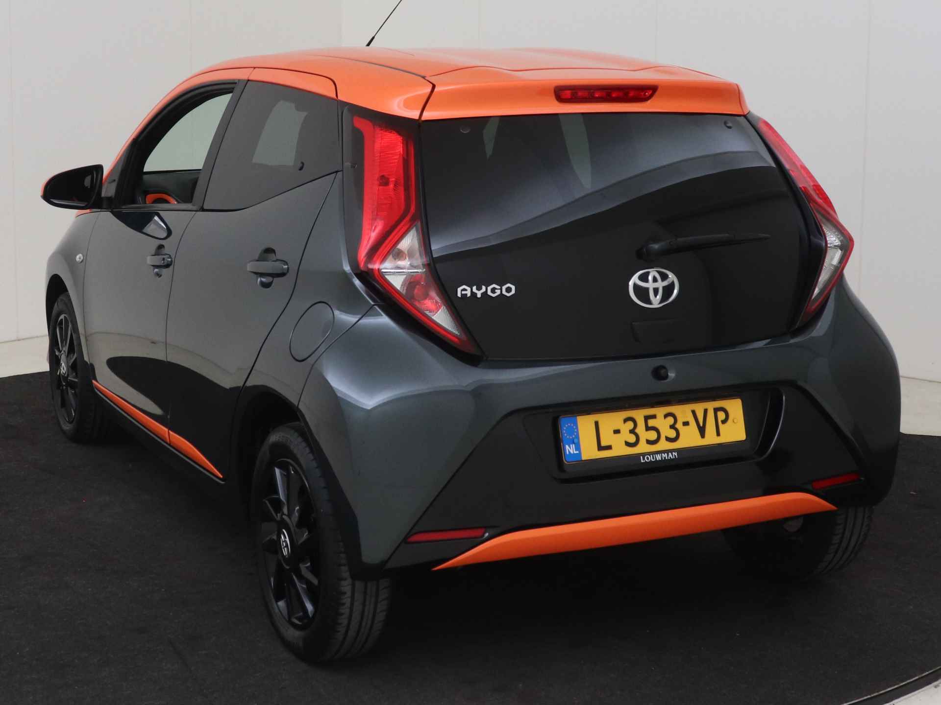 Toyota Aygo 1.0 VVT-i x-JBL I Apple Carplay/Android Auto I Climate Control I Camera I USB I LM Velgen I 1e Eigenaar I Volledig LOUWMAN Onderhouden I JBL Subwoofer I - 17/45