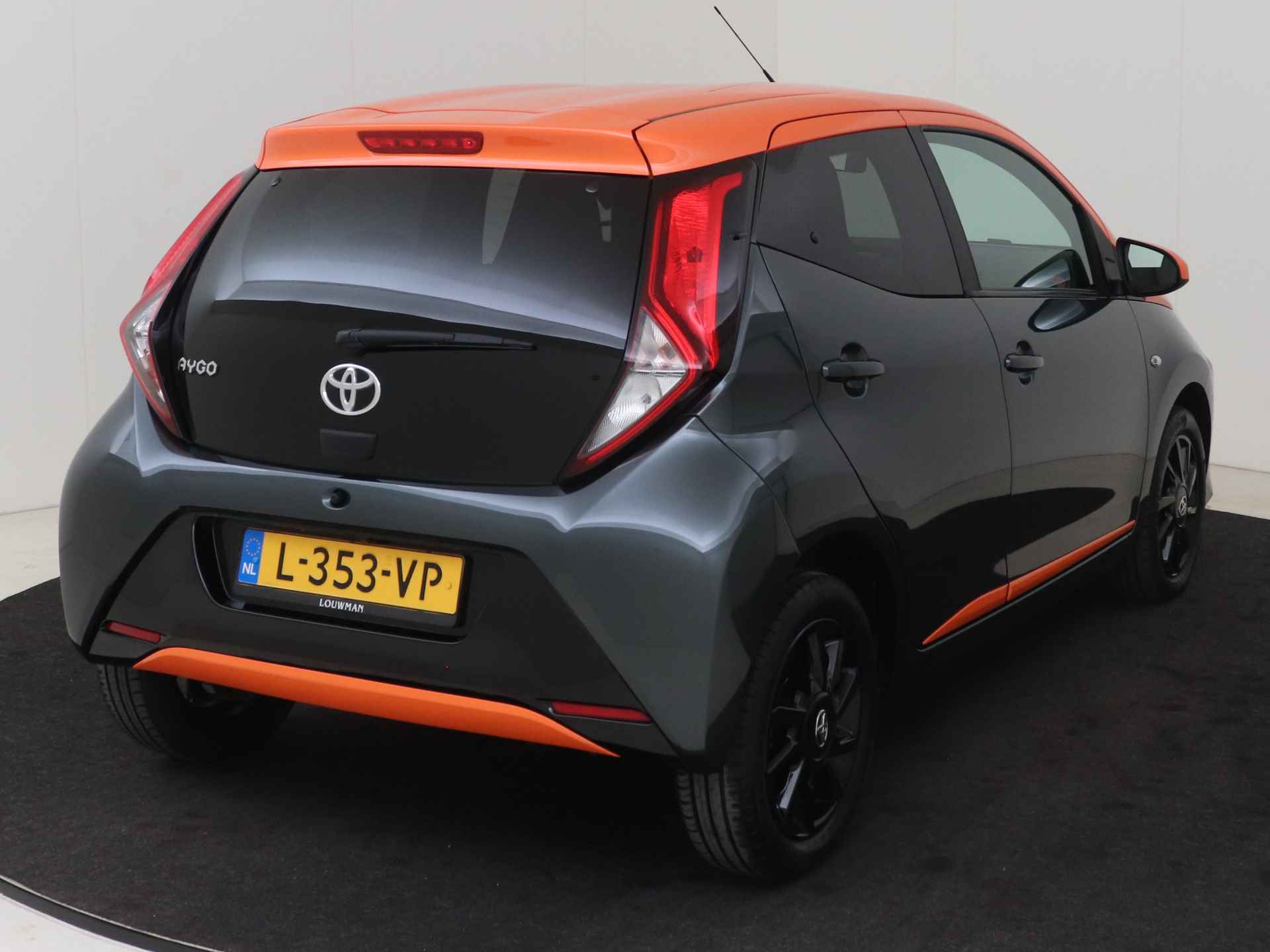 Toyota Aygo 1.0 VVT-i x-JBL I Apple Carplay/Android Auto I Climate Control I Camera I USB I LM Velgen I 1e Eigenaar I Volledig LOUWMAN Onderhouden I JBL Subwoofer I - 18/45