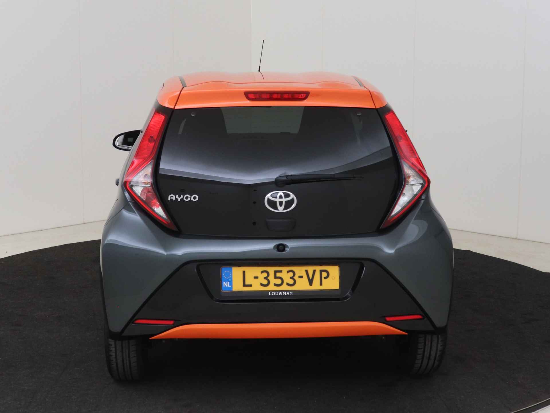 Toyota Aygo 1.0 VVT-i x-JBL I Apple Carplay/Android Auto I Climate Control I Camera I USB I LM Velgen I 1e Eigenaar I Volledig LOUWMAN Onderhouden I JBL Subwoofer I - 30/45