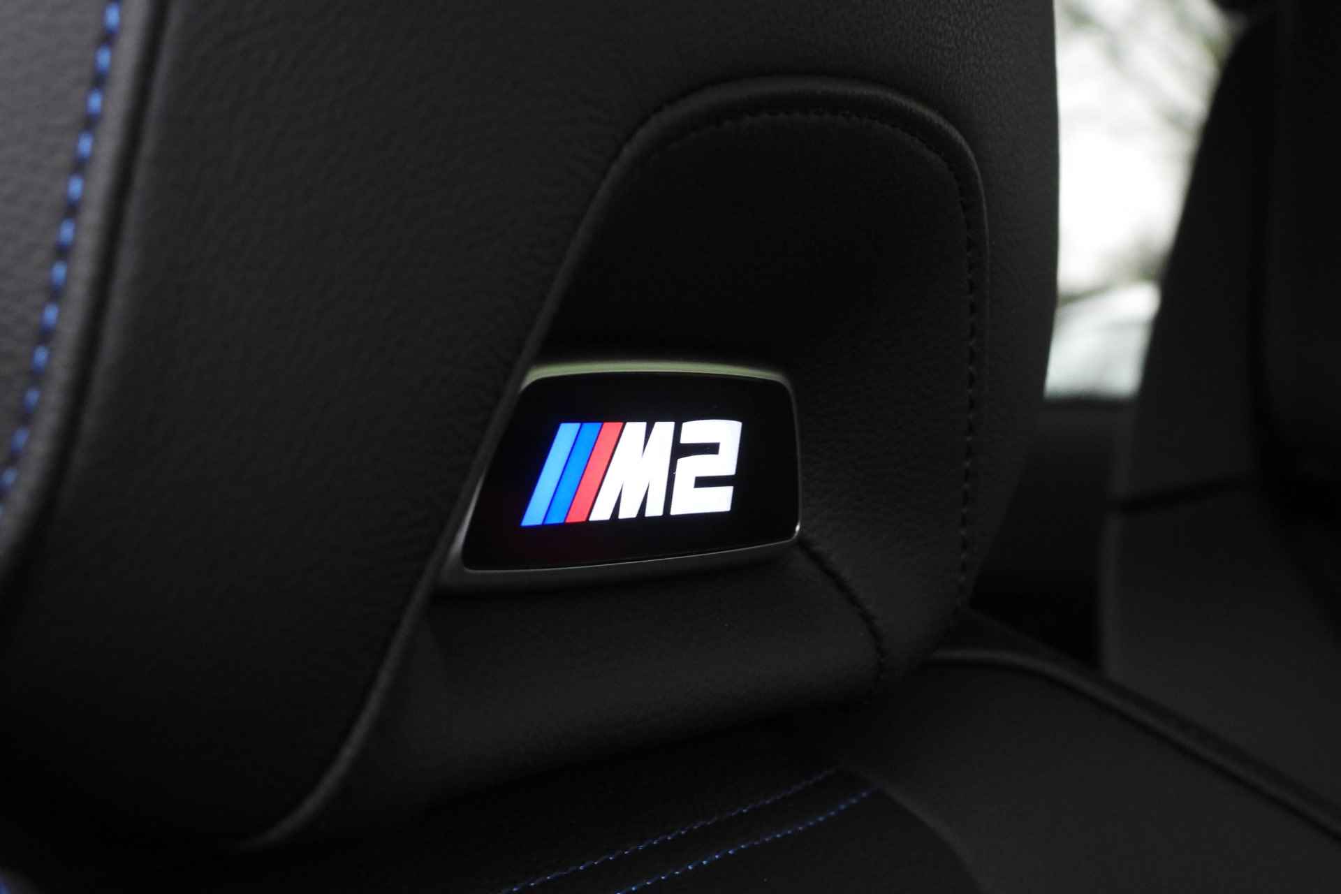 BMW 2 Serie Coupé M2 Automaat / Live Cockpit Professional / Parking Assistant / Stoelverwarming / Active Cruise Control / Adaptief M Onderstel / Verwarmd stuurwiel - 34/61