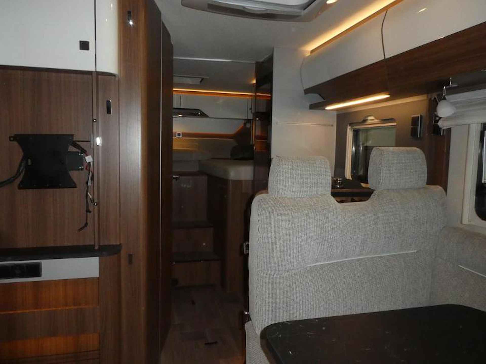 Hymer BMC-T WhiteLine 600 AUTOMAAT/LEVELSYSTEE - 6/13