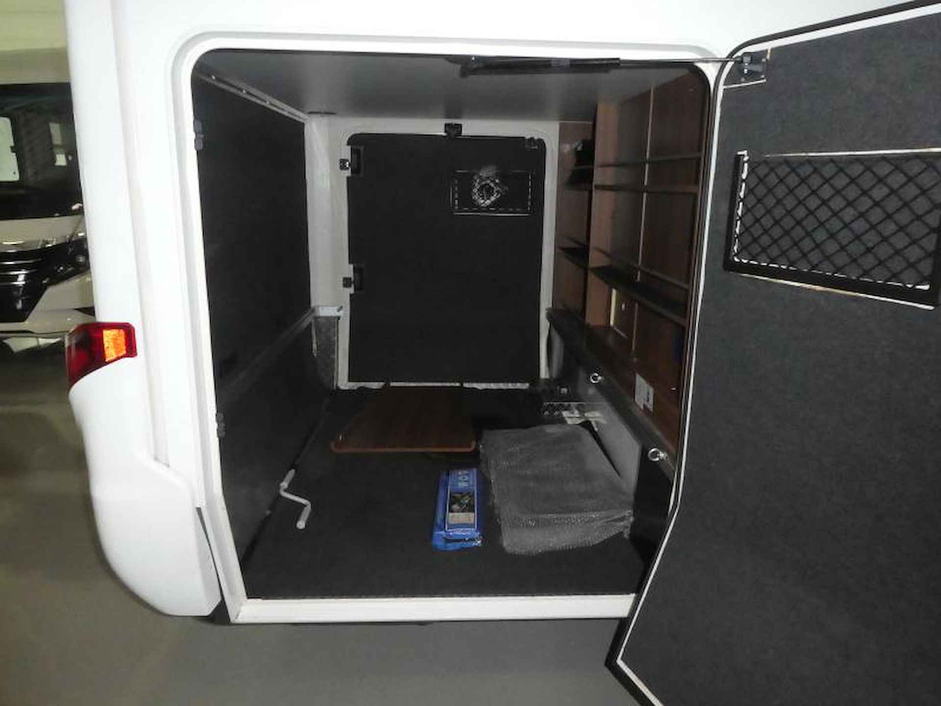 Hymer BMC-T WhiteLine 600 AUTOMAAT/LEVELSYSTEE - 12/13