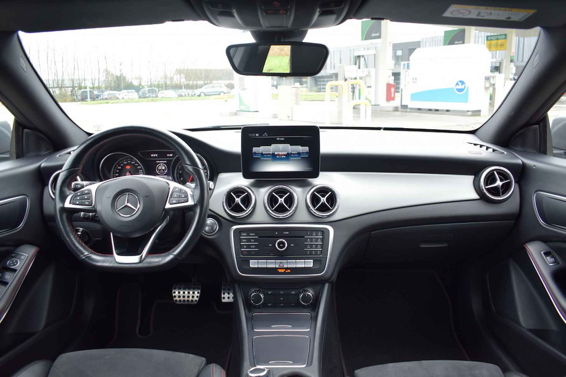 Mercedes-benz CLA-klasse Shooting Brake 180 AMG STYLING AUTOMAAT | SPORTSTOELEN | NAVI | RIJKLAAR! - 26/27