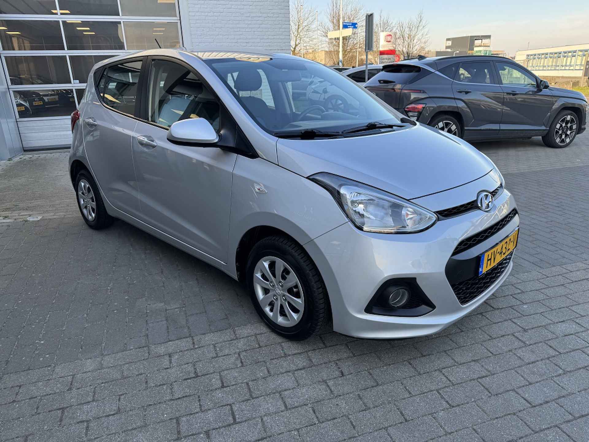 Hyundai i10 1.0i i-Motion Comfort | Airco (automatisch) | Cruise control | P - 8/26