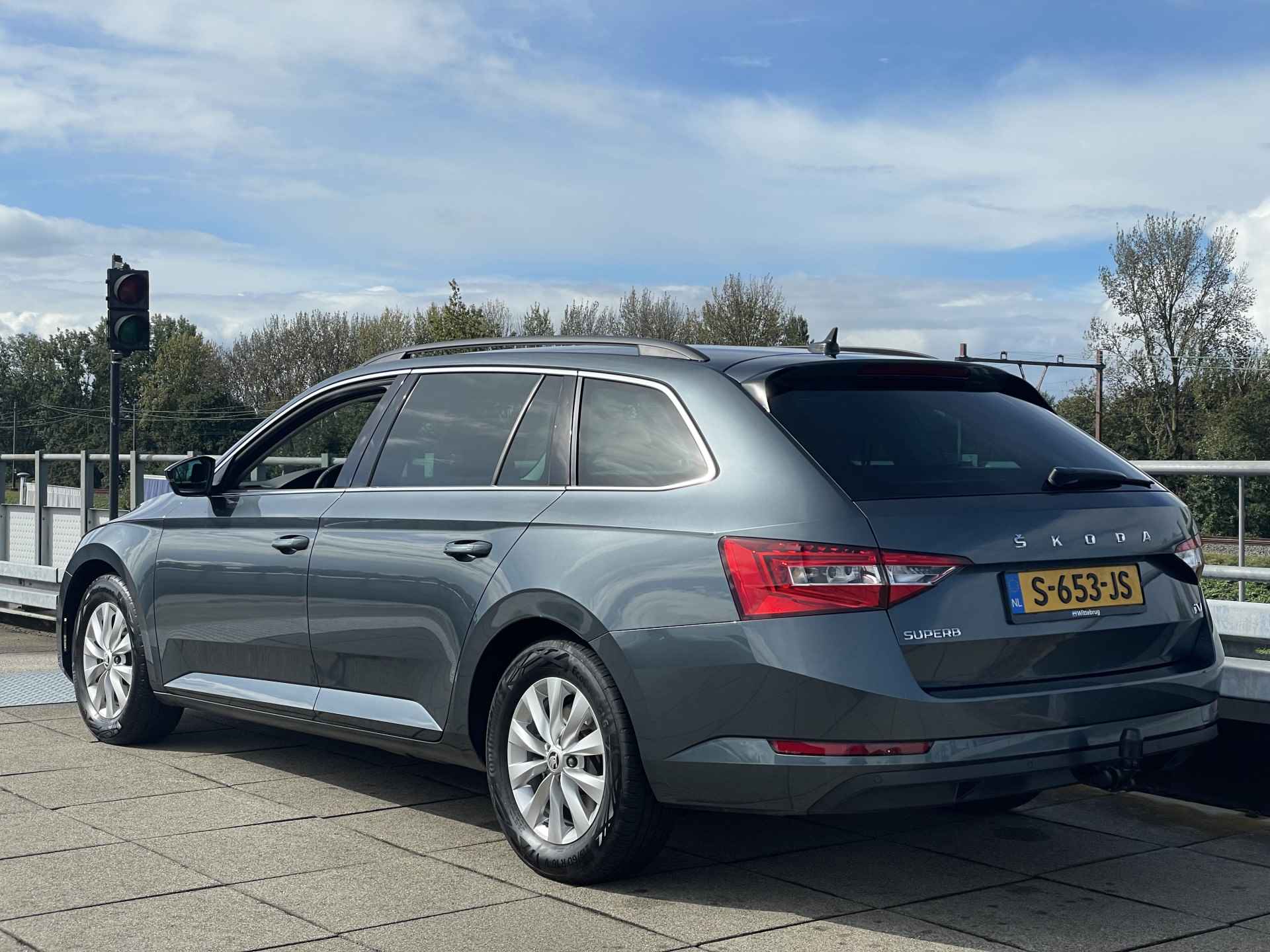 Škoda Superb Combi 1.4 TSI iV Business Edition Plus | Navigatiesysteem | Climate Control | Rijklaarprijs! | - 8/37