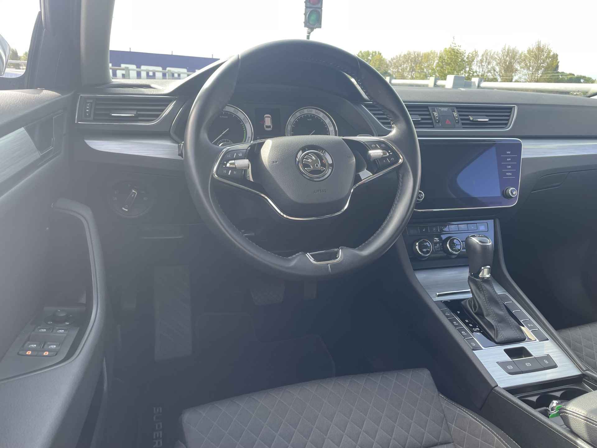 Škoda Superb Combi 1.4 TSI iV Business Edition Plus | Navigatiesysteem | Climate Control | Rijklaarprijs! | - 15/37