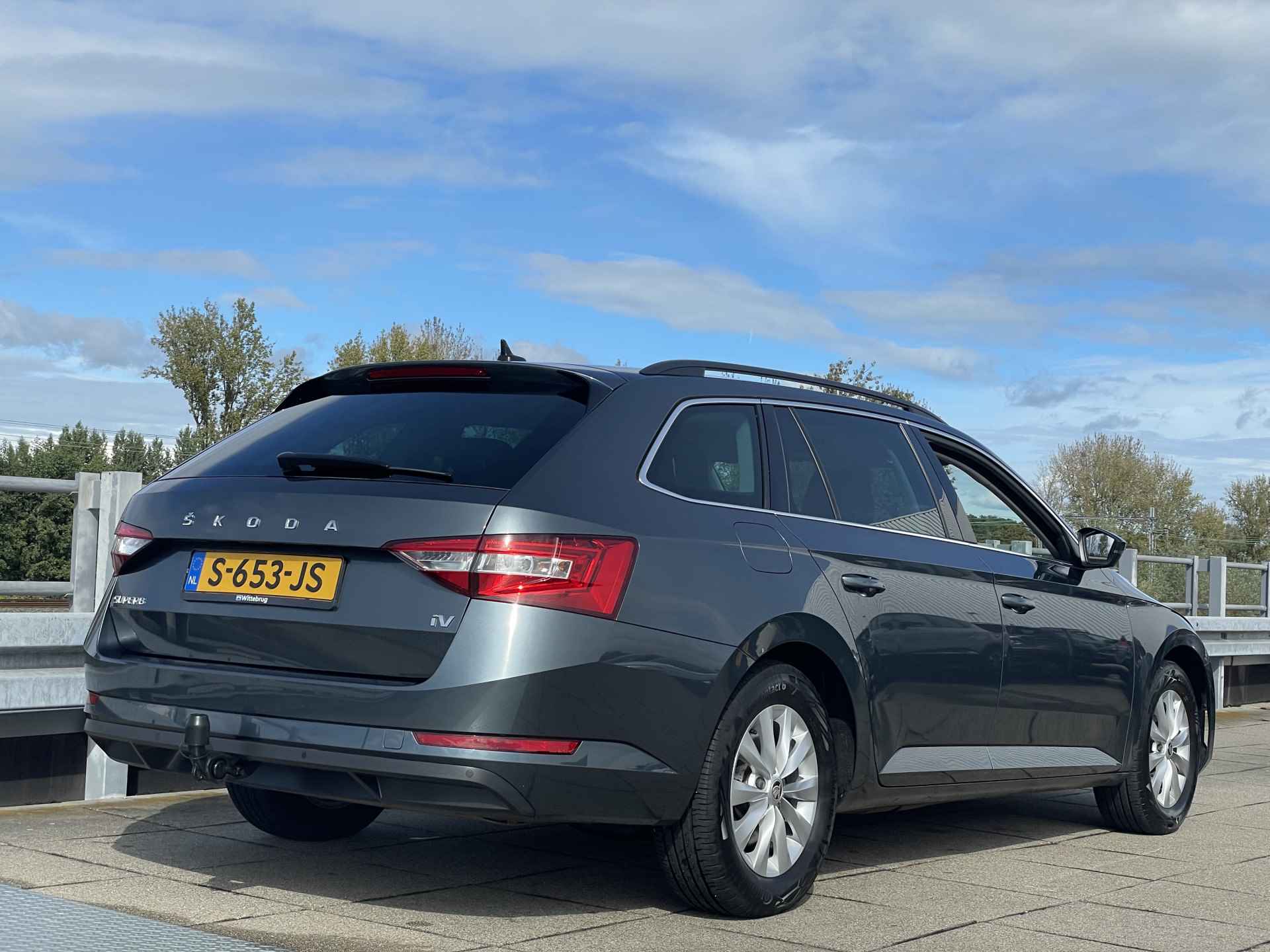 Škoda Superb Combi 1.4 TSI iV Business Edition Plus | Navigatiesysteem | Climate Control | Rijklaarprijs! | - 33/37