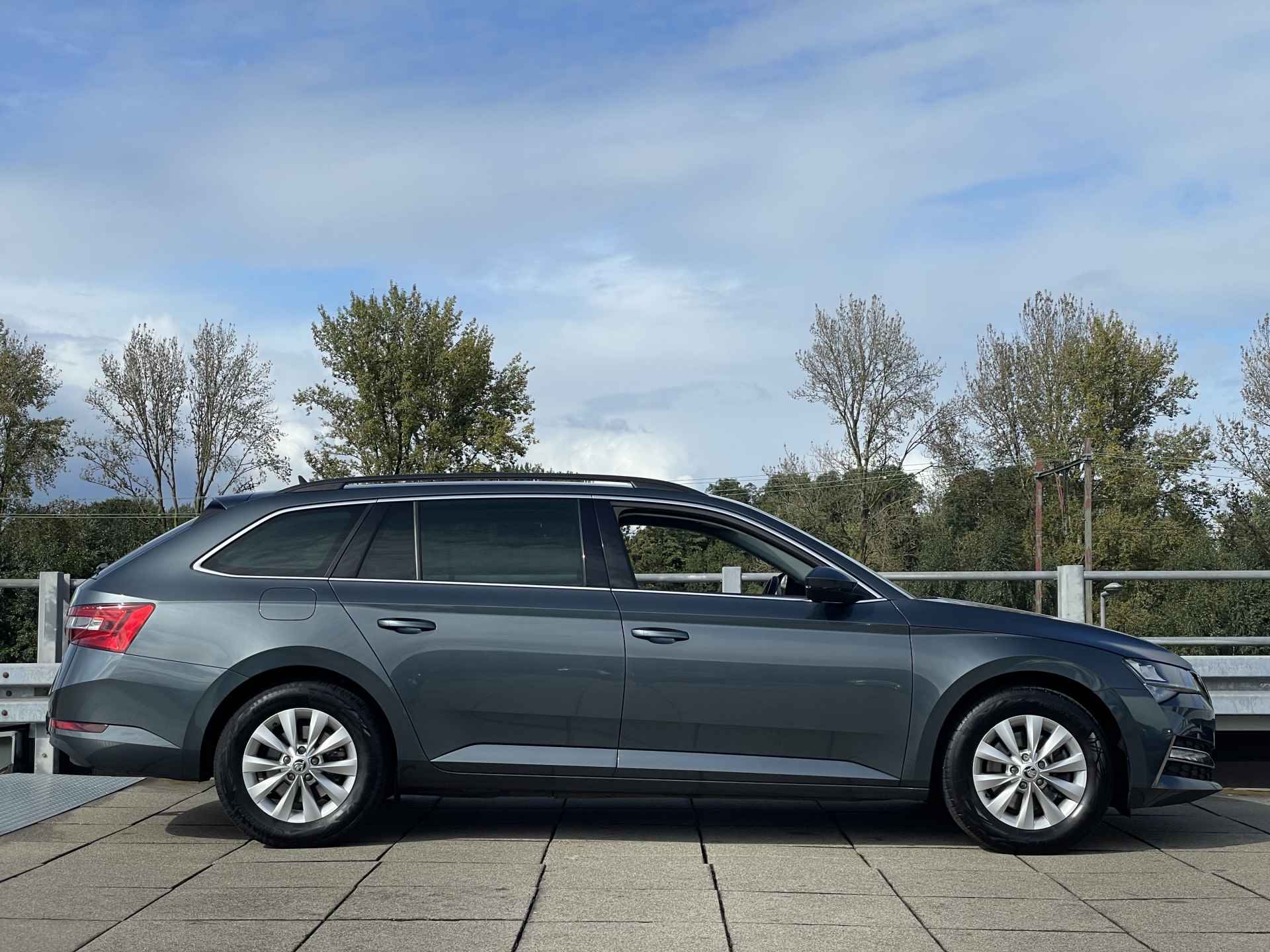 Škoda Superb Combi 1.4 TSI iV Business Edition Plus | Navigatiesysteem | Climate Control | Rijklaarprijs! | - 34/37