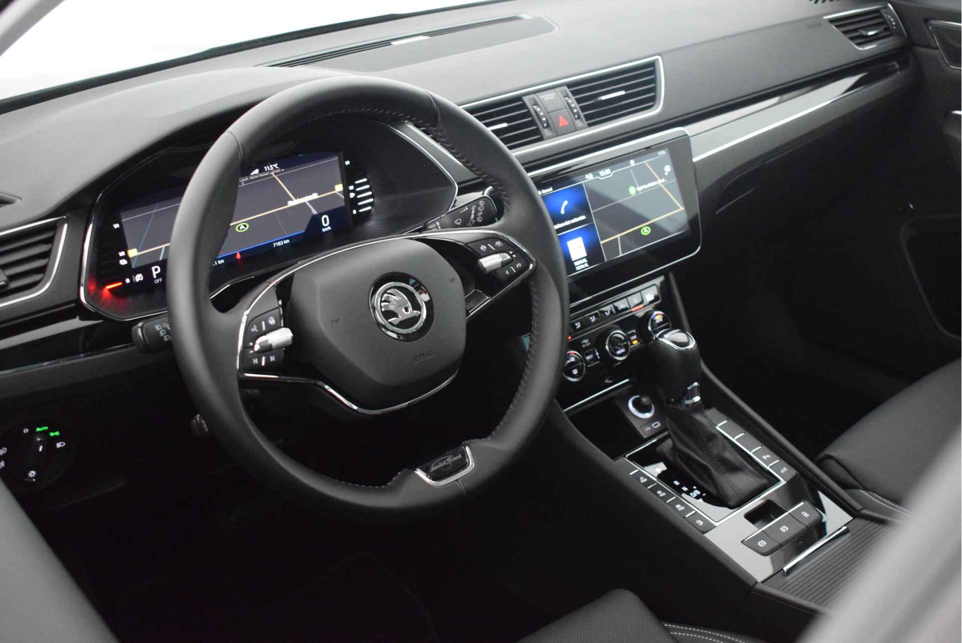 Škoda Superb Combi 1.4 TSI 218pk iV Laurin&Klement Canton Keyless Matrix Led Camera Leder Virtual Cockpit Navigatie - 9/63