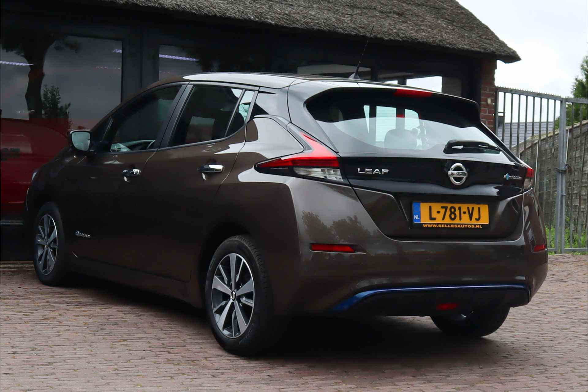 Nissan Leaf | € 2000,- SUBSIDIE | Acenta 40 kWh | Adaptive cruise control | Camera | Climate control - 4/34