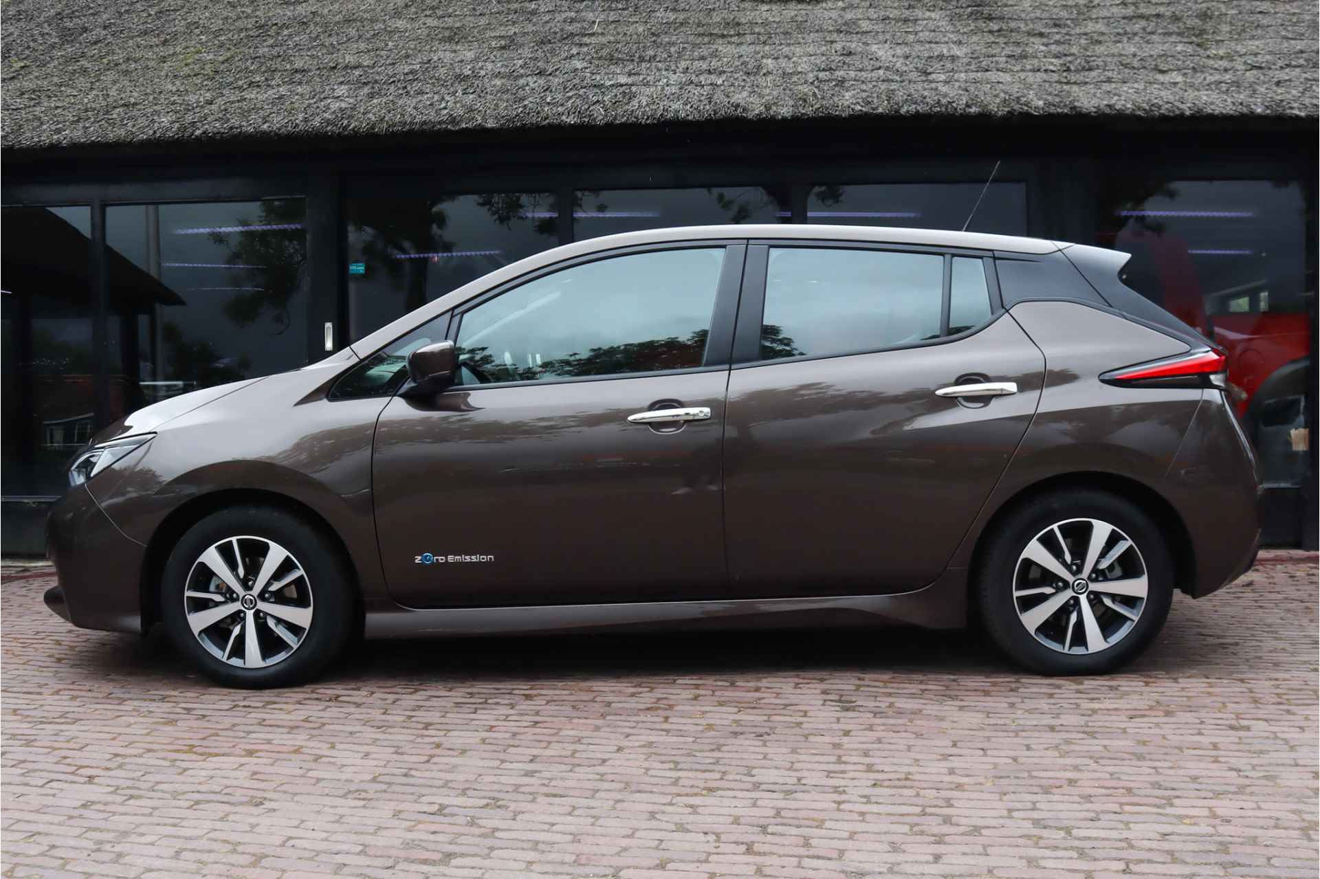 Nissan Leaf | € 2000,- SUBSIDIE | Acenta 40 kWh | Adaptive cruise control | Camera | Climate control - 15/34