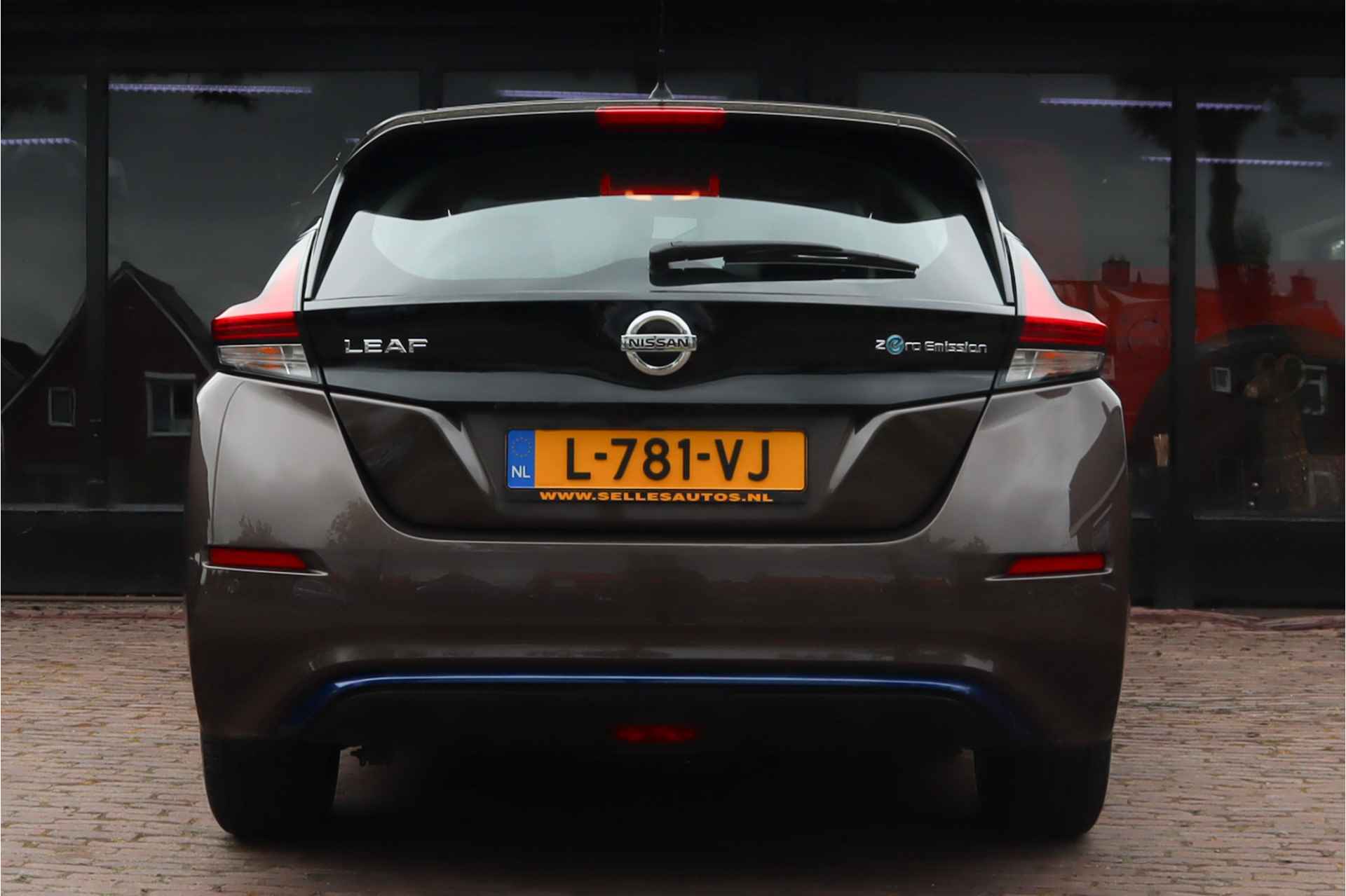 Nissan Leaf | € 2000,- SUBSIDIE | Acenta 40 kWh | Adaptive cruise control | Camera | Climate control - 18/34