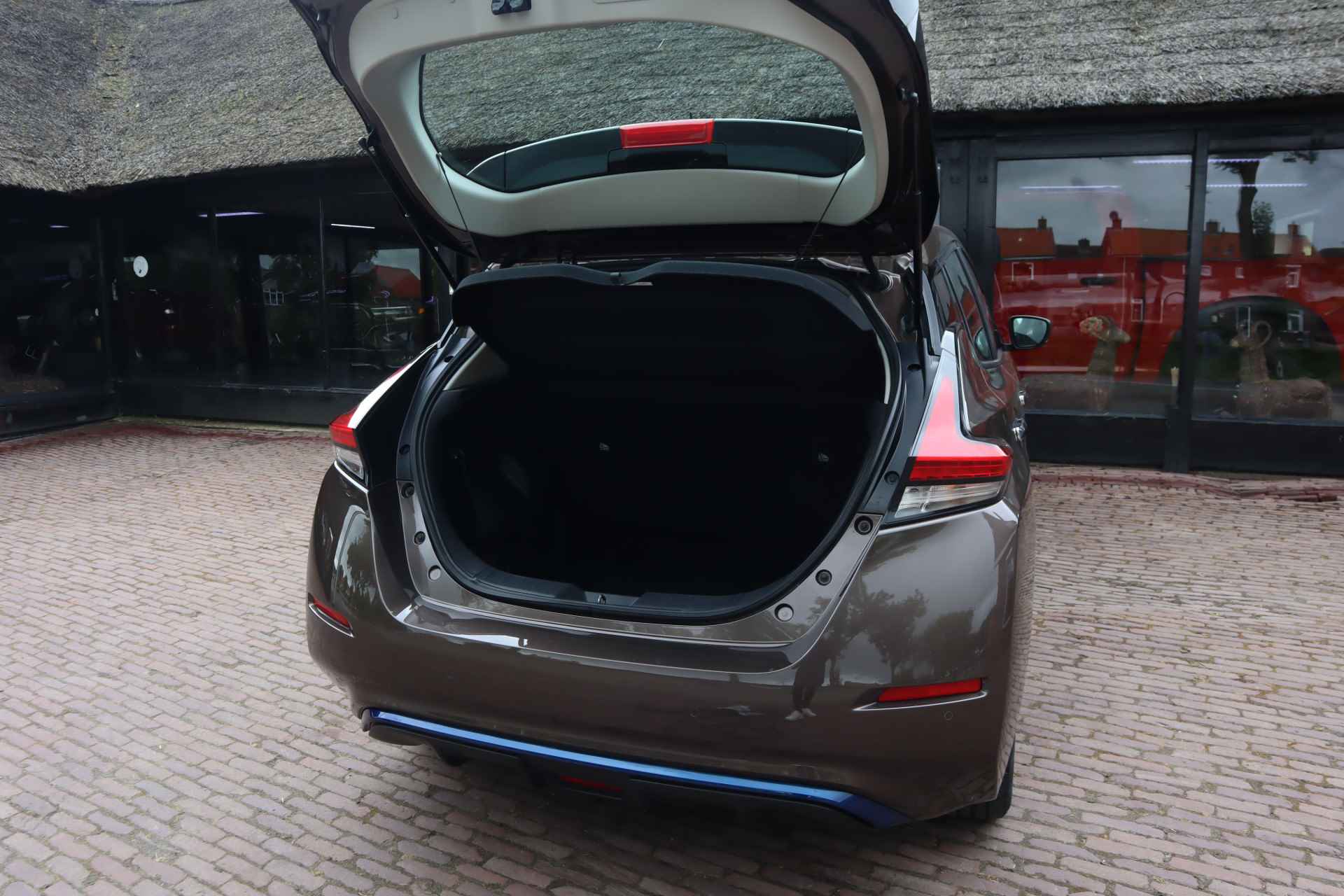 Nissan Leaf | € 2000,- SUBSIDIE | Acenta 40 kWh | Adaptive cruise control | Camera | Climate control - 20/34