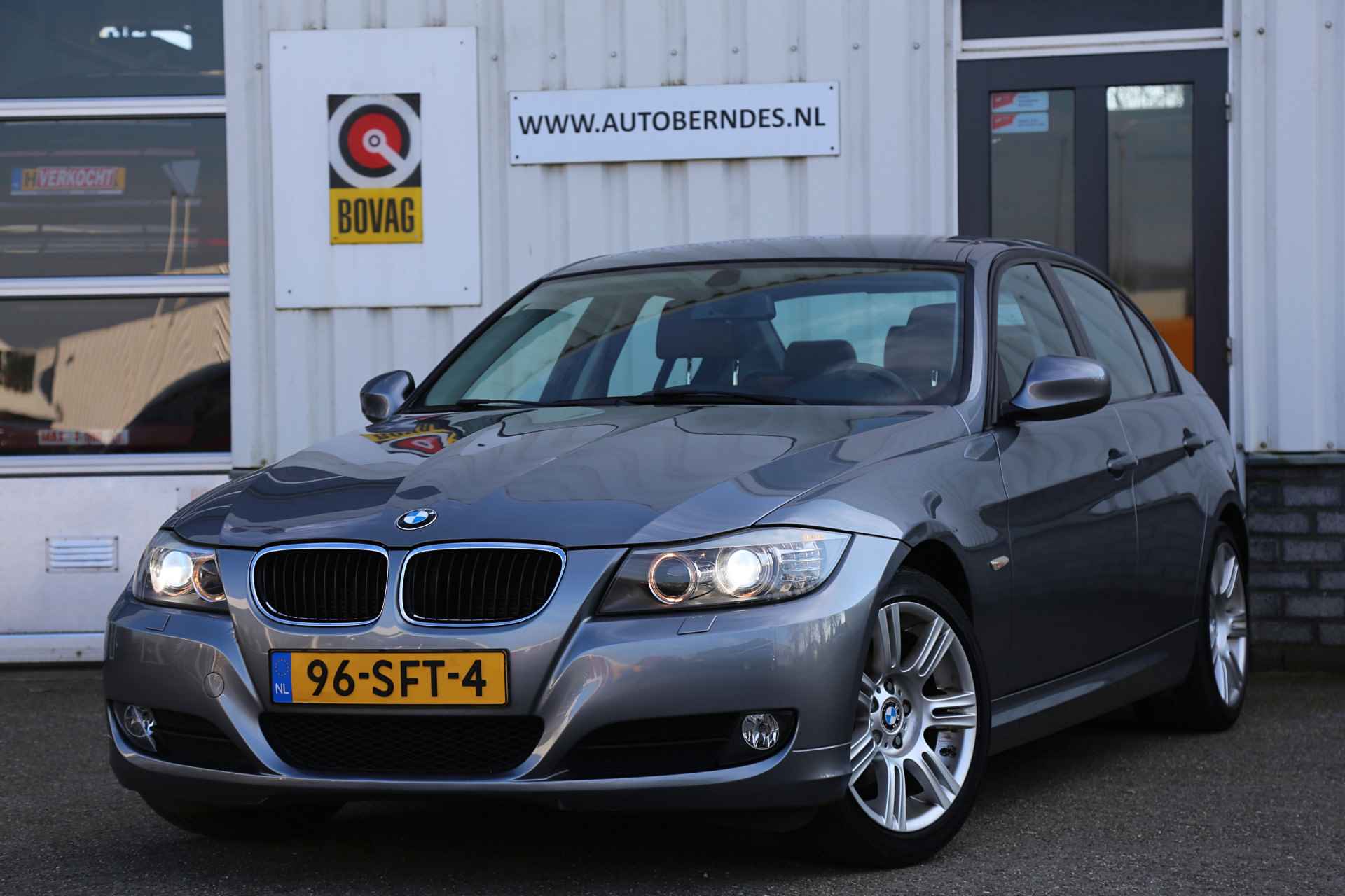 BMW 3 Serie 318i Luxury Line*NL-Auto*Perfect Onderh.*Leder/Navi/Xenon/Cruise-Control/Climate-Control/Parkeersensoren/17 inch LM*