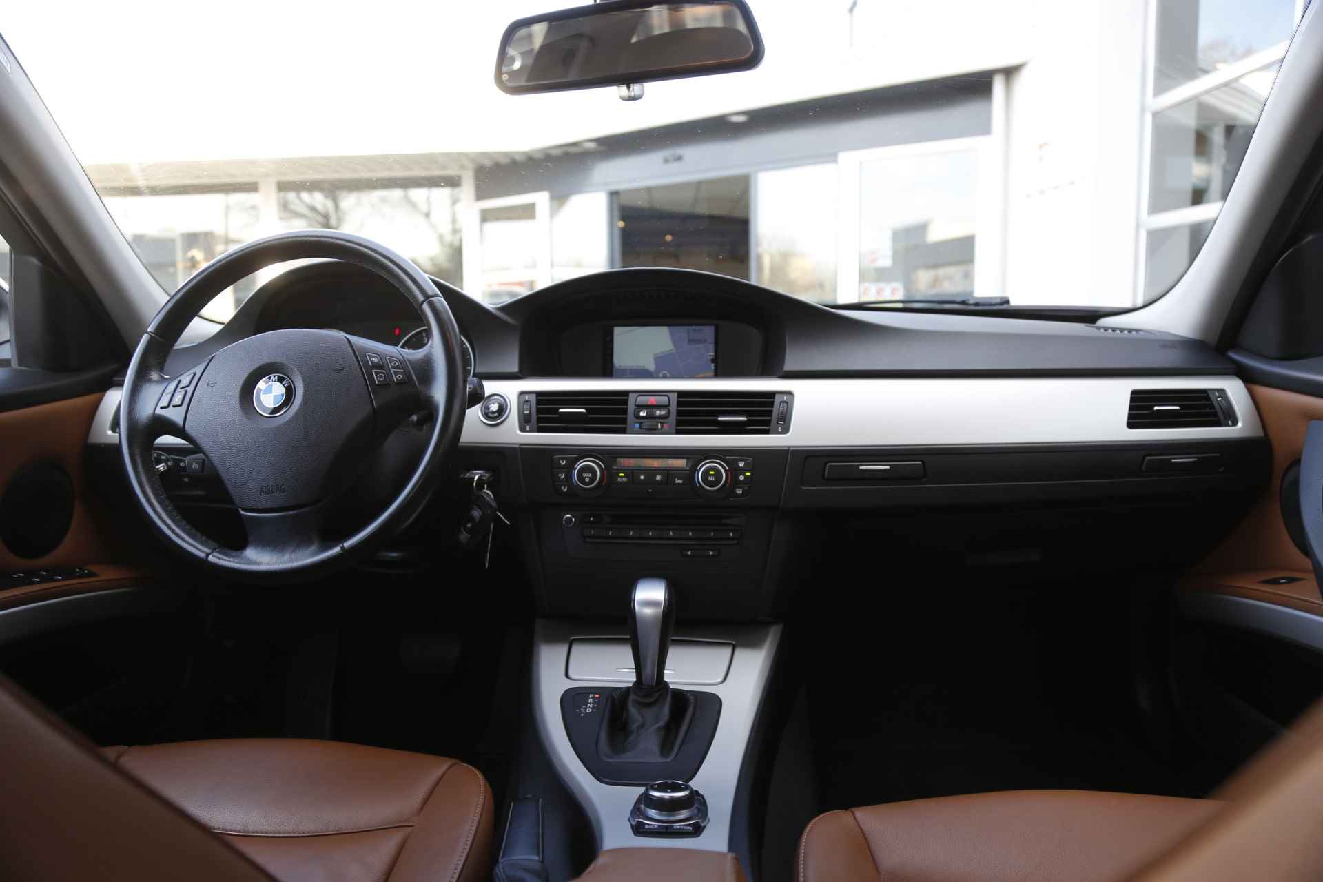 BMW 3 Serie 318i Luxury Line*NL-Auto*Perfect Onderh.*Leder/Navi/Xenon/Cruise-Control/Climate-Control/Parkeersensoren/17 inch LM* - 32/47