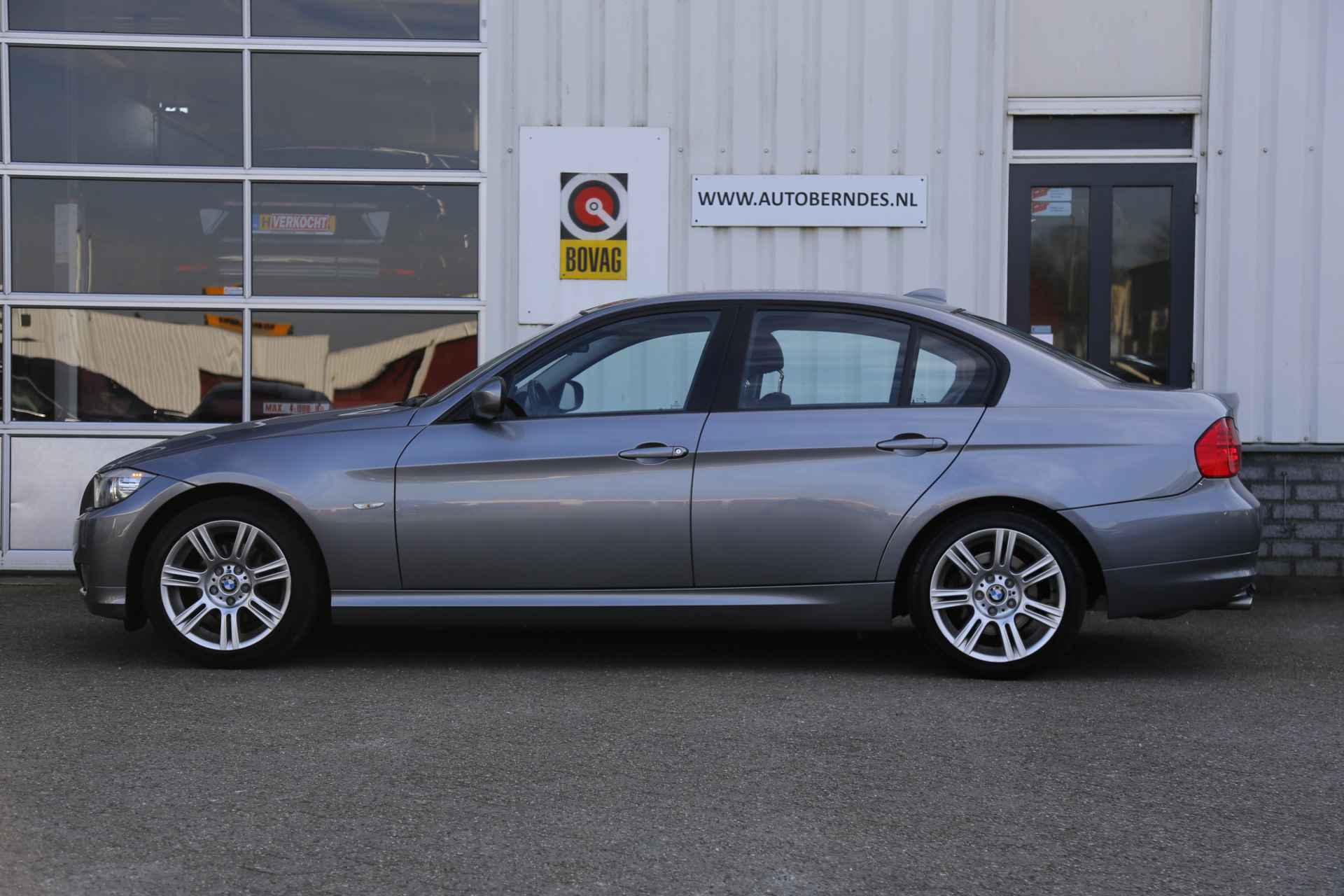 BMW 3 Serie 318i Luxury Line*NL-Auto*Perfect Onderh.*Leder/Navi/Xenon/Cruise-Control/Climate-Control/Parkeersensoren/17 inch LM* - 33/47