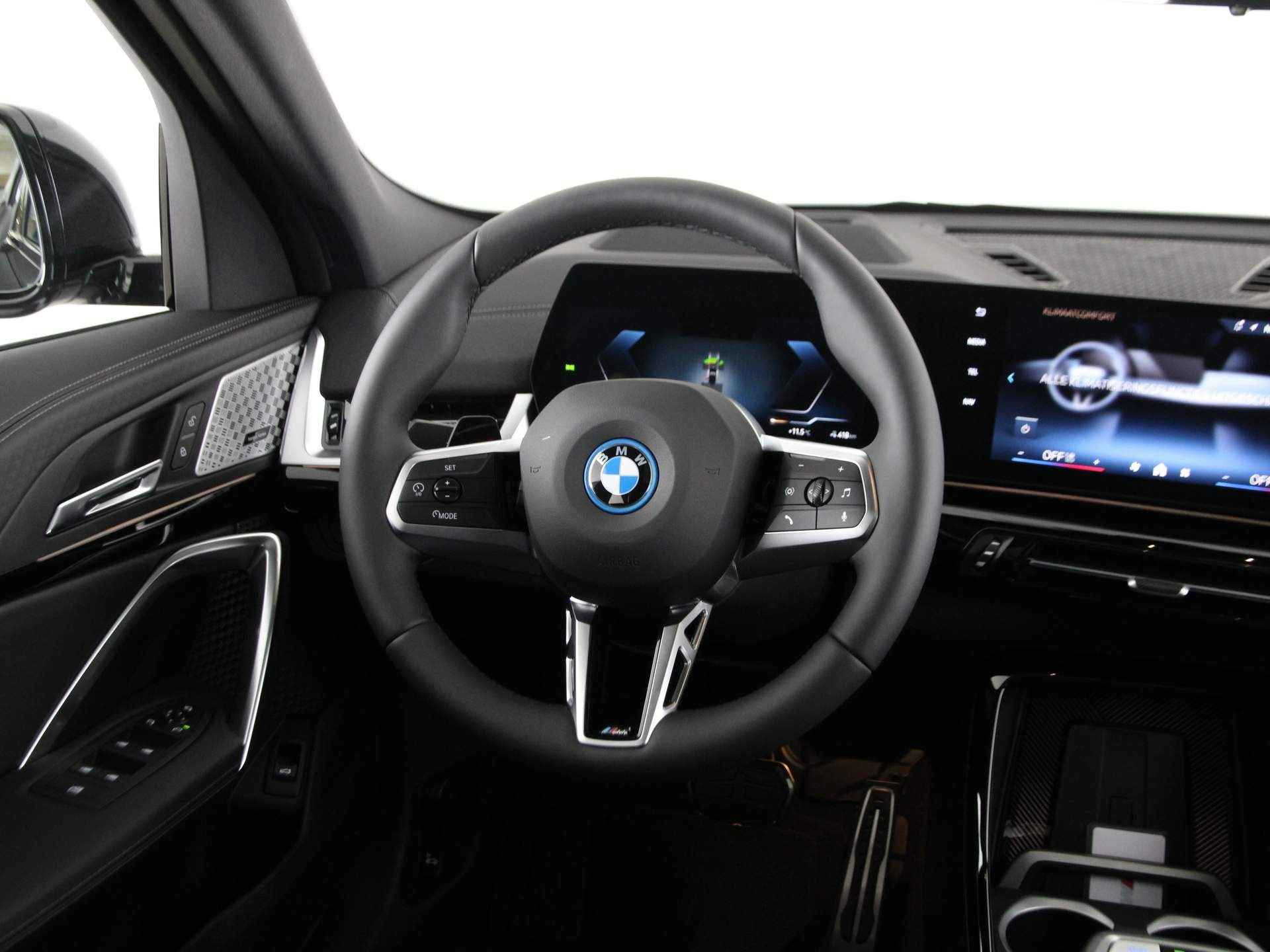 BMW iX2 eDrive20 M-Sport Pro - 3/22