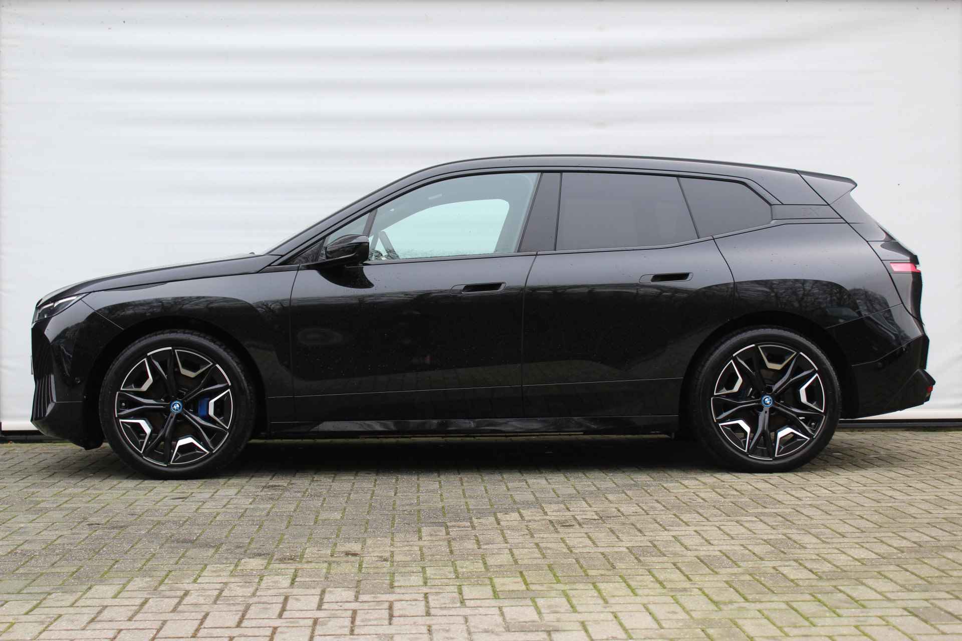 BMW iX xDrive50 High Executive / Sportpakket / Panoramadak Sky Lounge / Laserlight / Bowers & Wilkins / Parking Assistant Plus / Multifunctionele Stoelen - 4/31