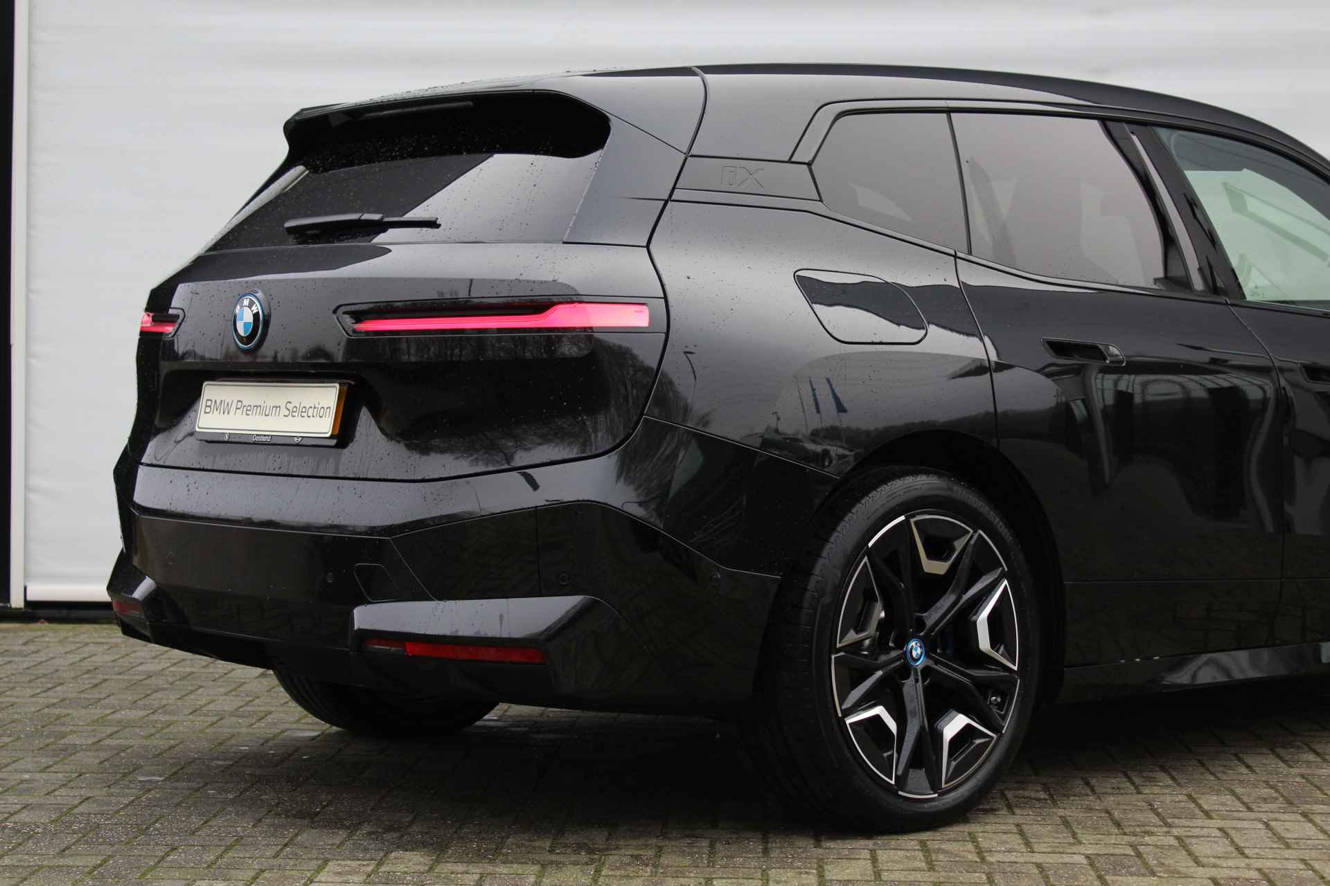 BMW iX xDrive50 High Executive / Sportpakket / Panoramadak Sky Lounge / Laserlight / Bowers & Wilkins / Parking Assistant Plus / Multifunctionele Stoelen - 15/31