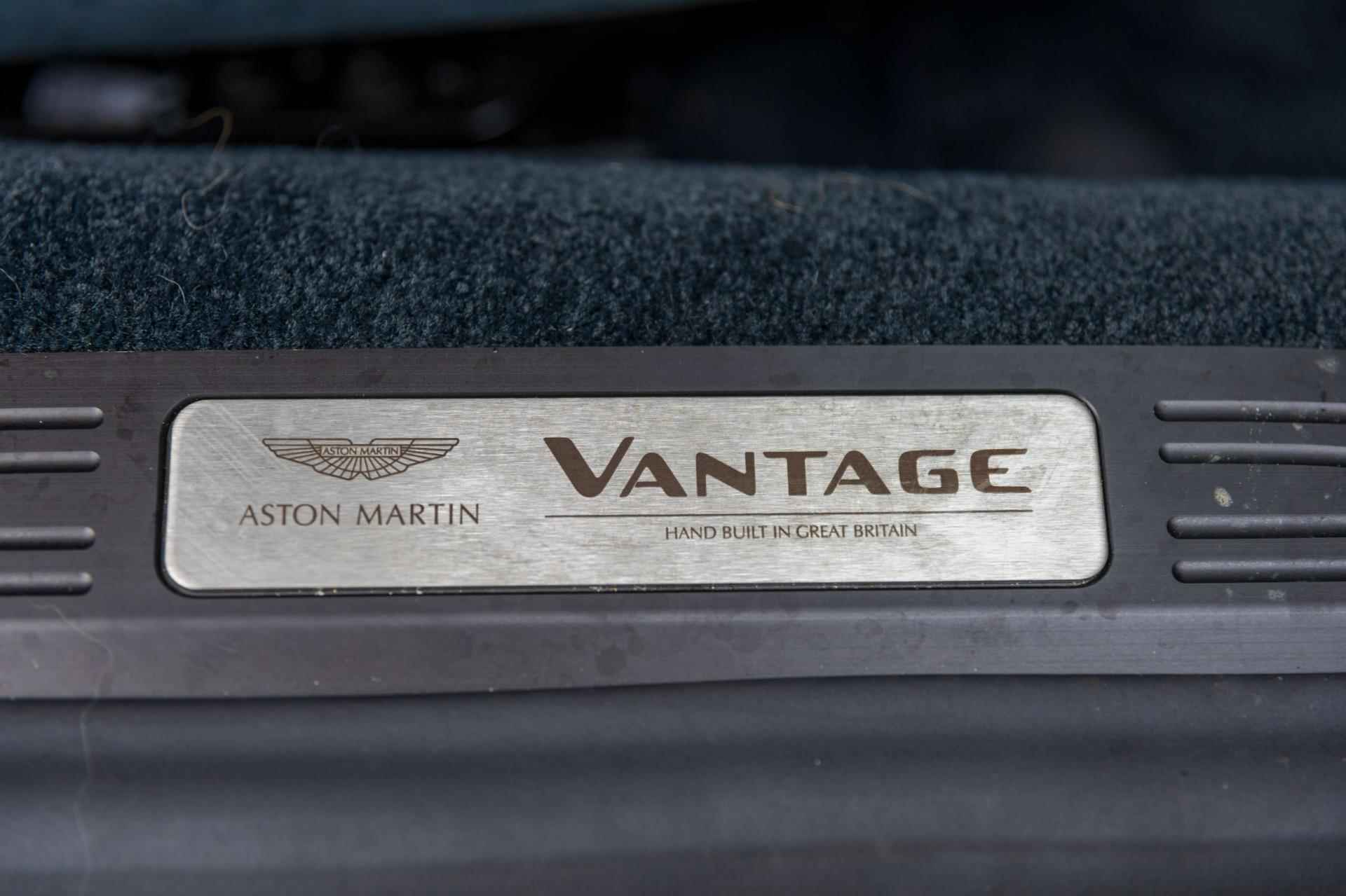 Aston Martin VANTAGE ROADSTER 4.0 V8 Cabrio Apple Carplay - 51/56