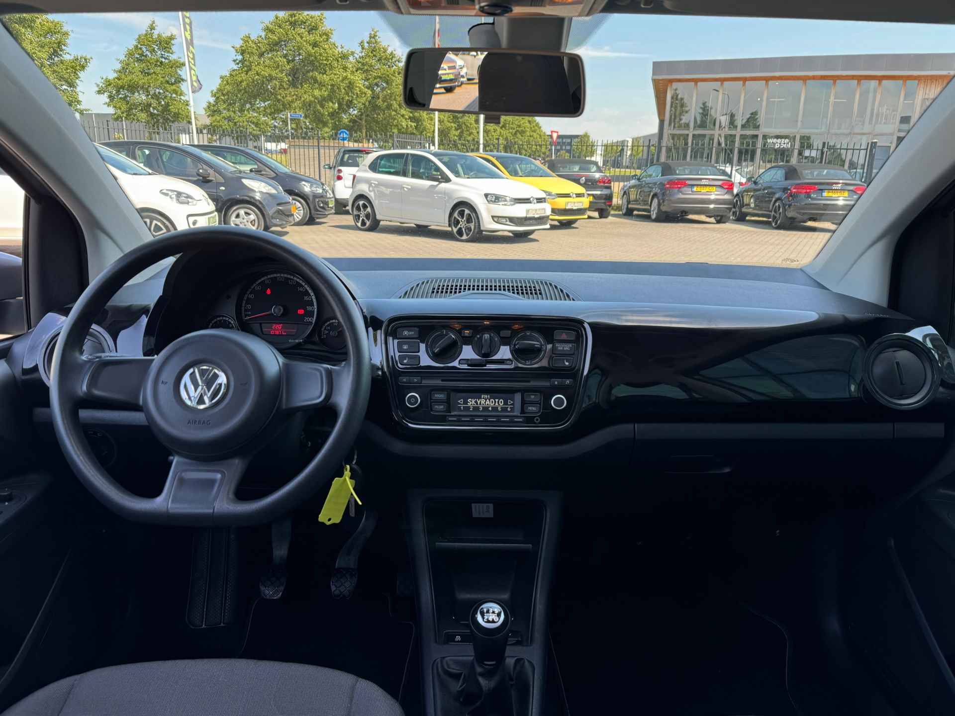 Volkswagen Up! * Panoramadak * Cruise Stoelverwarming * PDC - 6/26