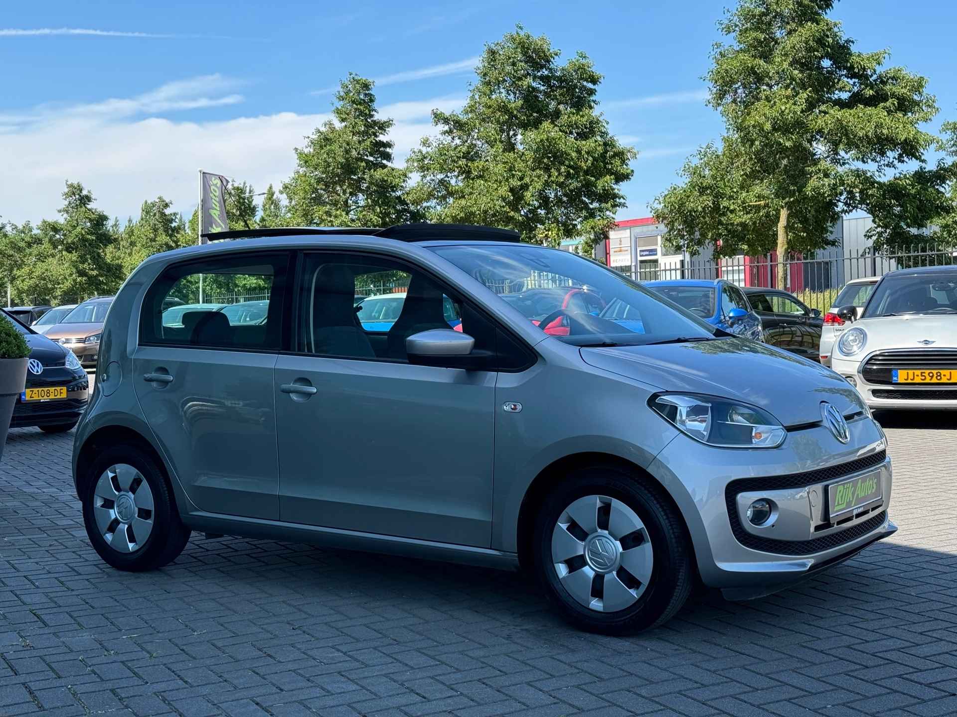 Volkswagen Up! * Panoramadak * Cruise Stoelverwarming * PDC - 14/26