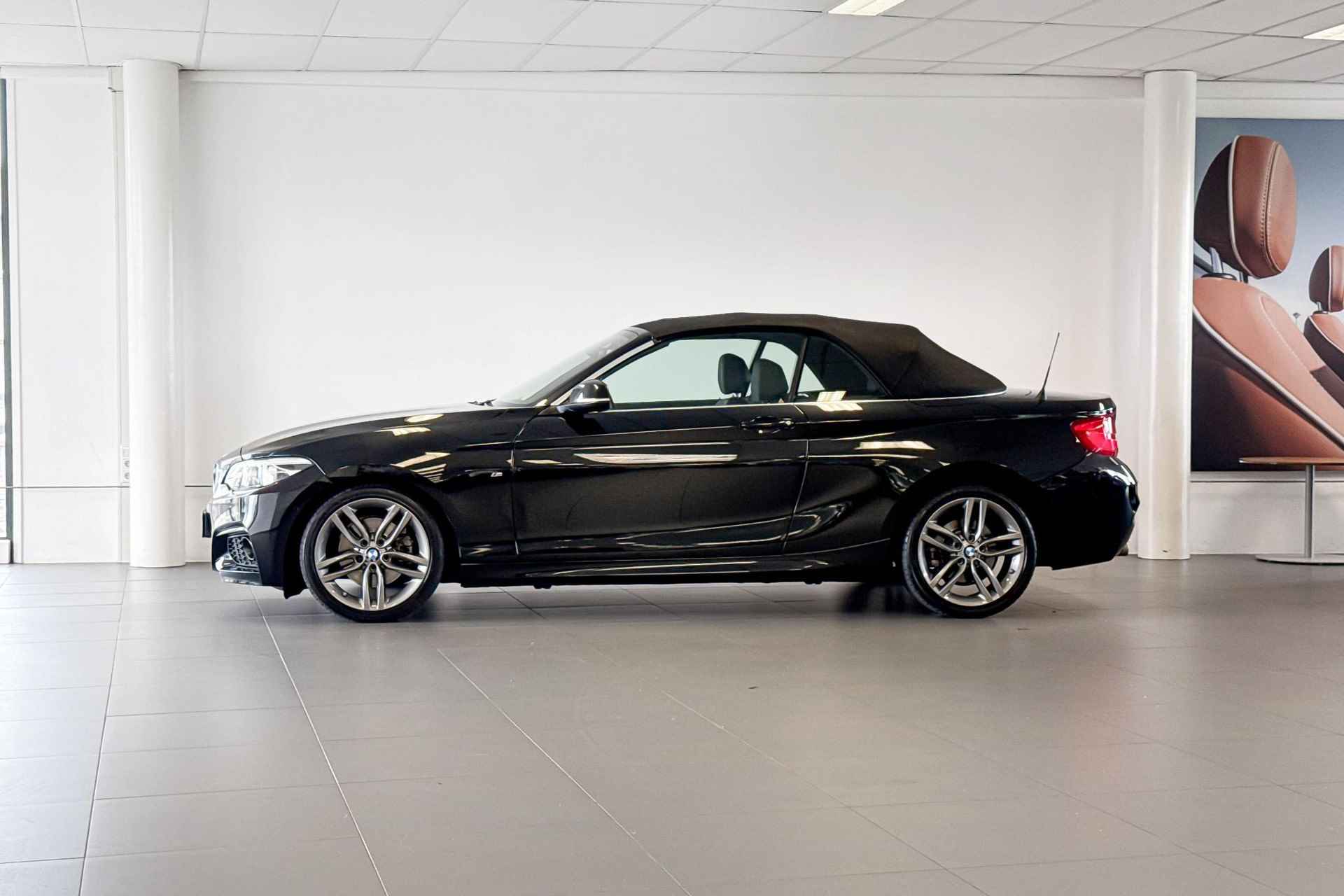 BMW 2 Serie Cabrio 220i High Executive | M Sport | Achteruitrijcamera | Comfort Access | Stoelverwarming | - 3/24