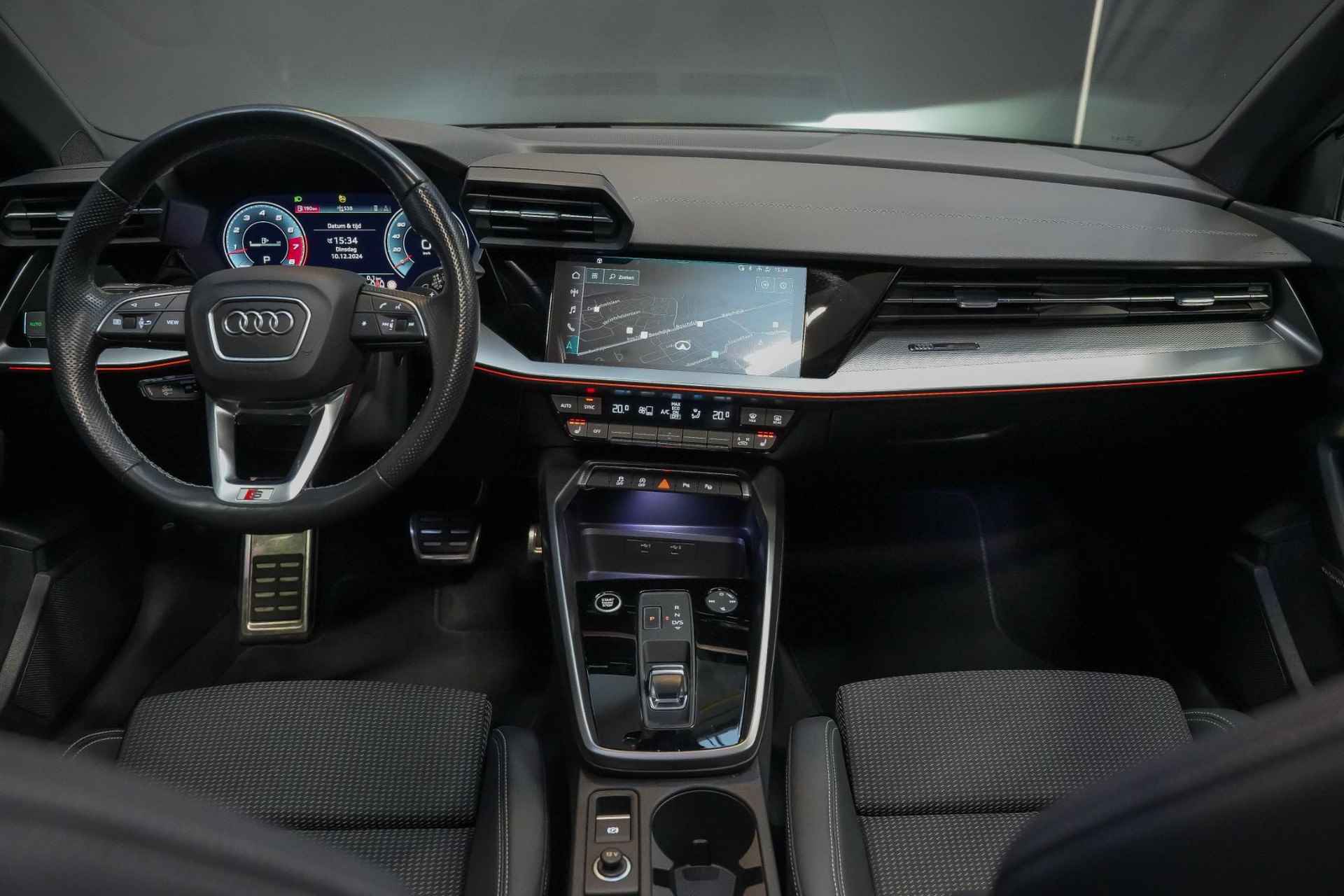 Audi A3 Sportback 35 TFSI 150pk S-edition AUTOMAAT |panoramadak|virtual cockpit|BTW|Apple Carplay & Android Auto|LED|cruise control|park assist|stoelverwarming|parkeersensoren voor en achter| - 4/40