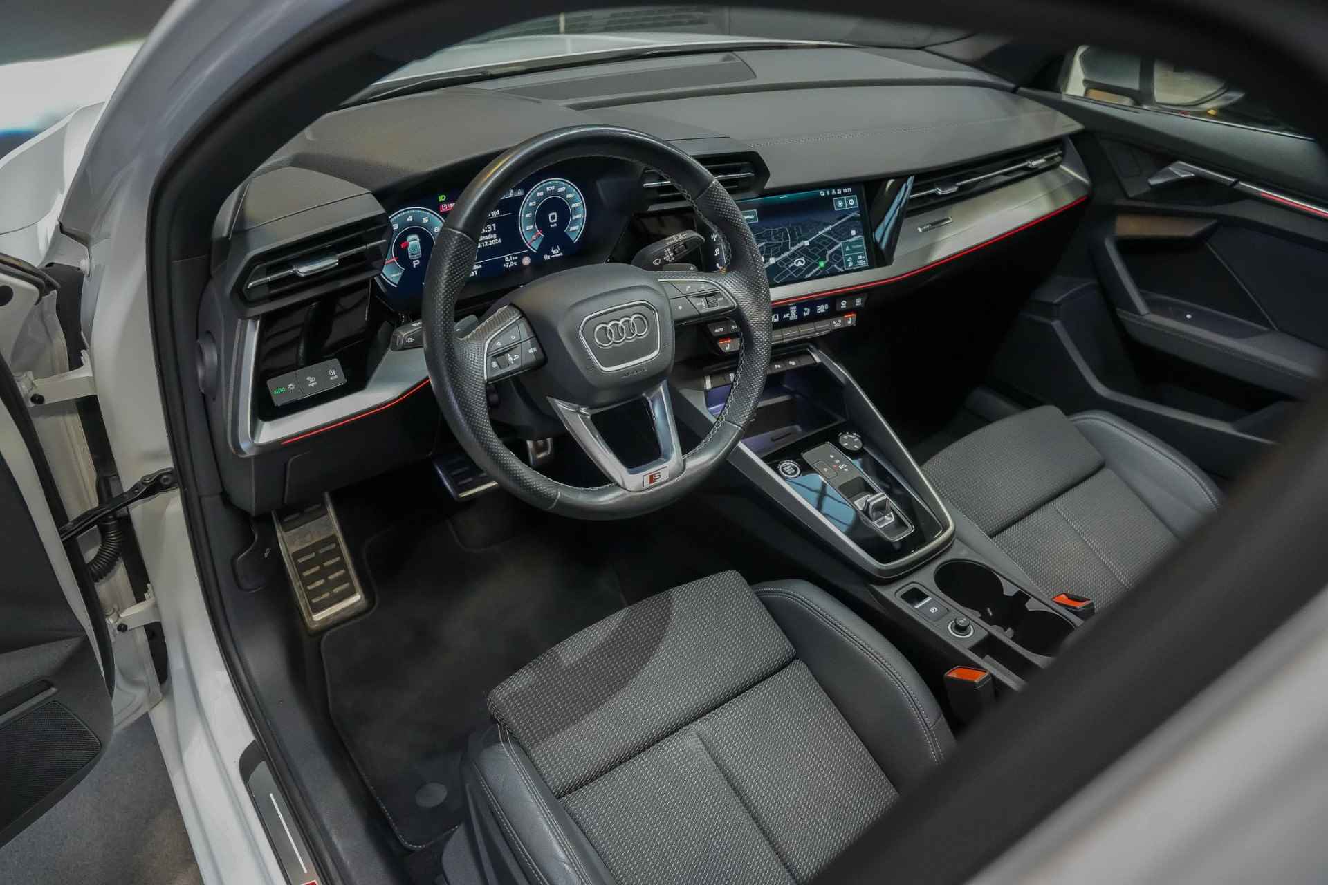 Audi A3 Sportback 35 TFSI 150pk S-edition AUTOMAAT |panoramadak|virtual cockpit|BTW|Apple Carplay & Android Auto|LED|cruise control|park assist|stoelverwarming|parkeersensoren voor en achter| - 29/40