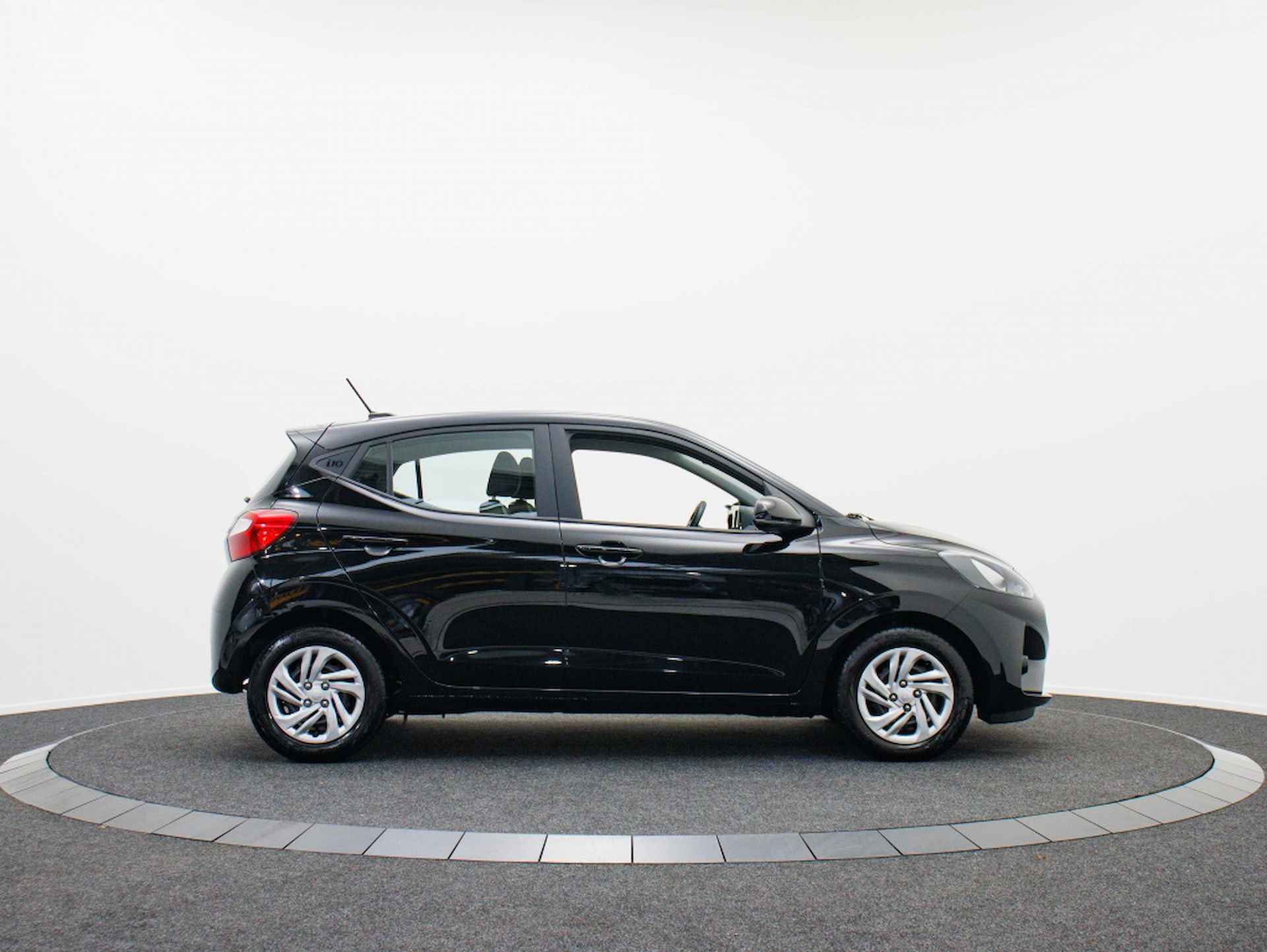 Hyundai i10 1.0 Comfort | Private lease 309 pm | Navi by App - 6/40