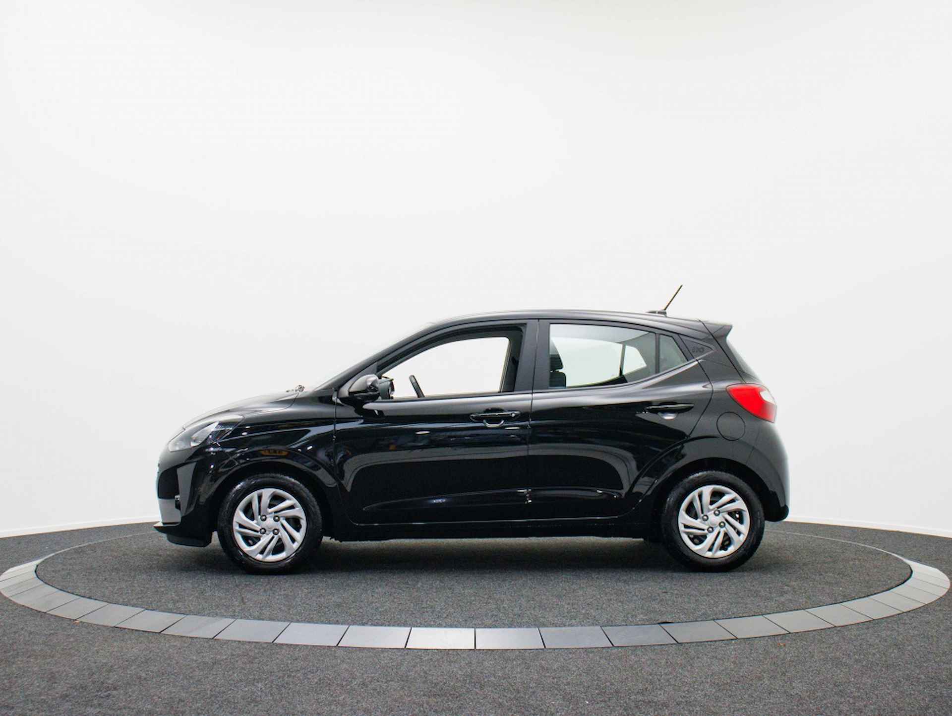 Hyundai i10 1.0 Comfort | Private lease 309 pm | Navi by App - 10/40