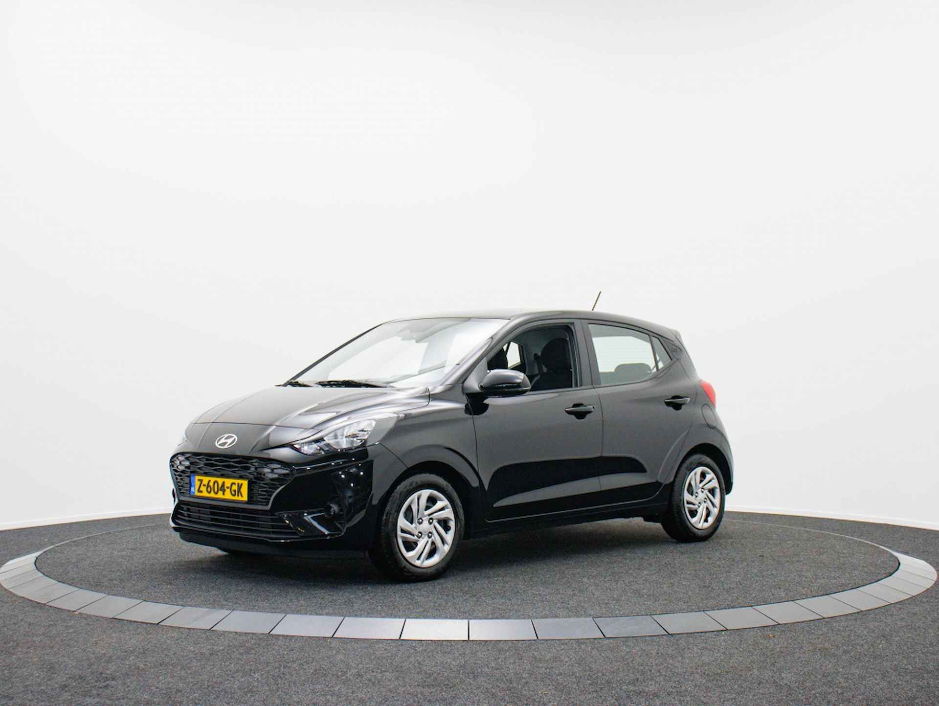 Hyundai i10 1.0 Comfort | Private lease 309 pm | Navi by App - 12/40