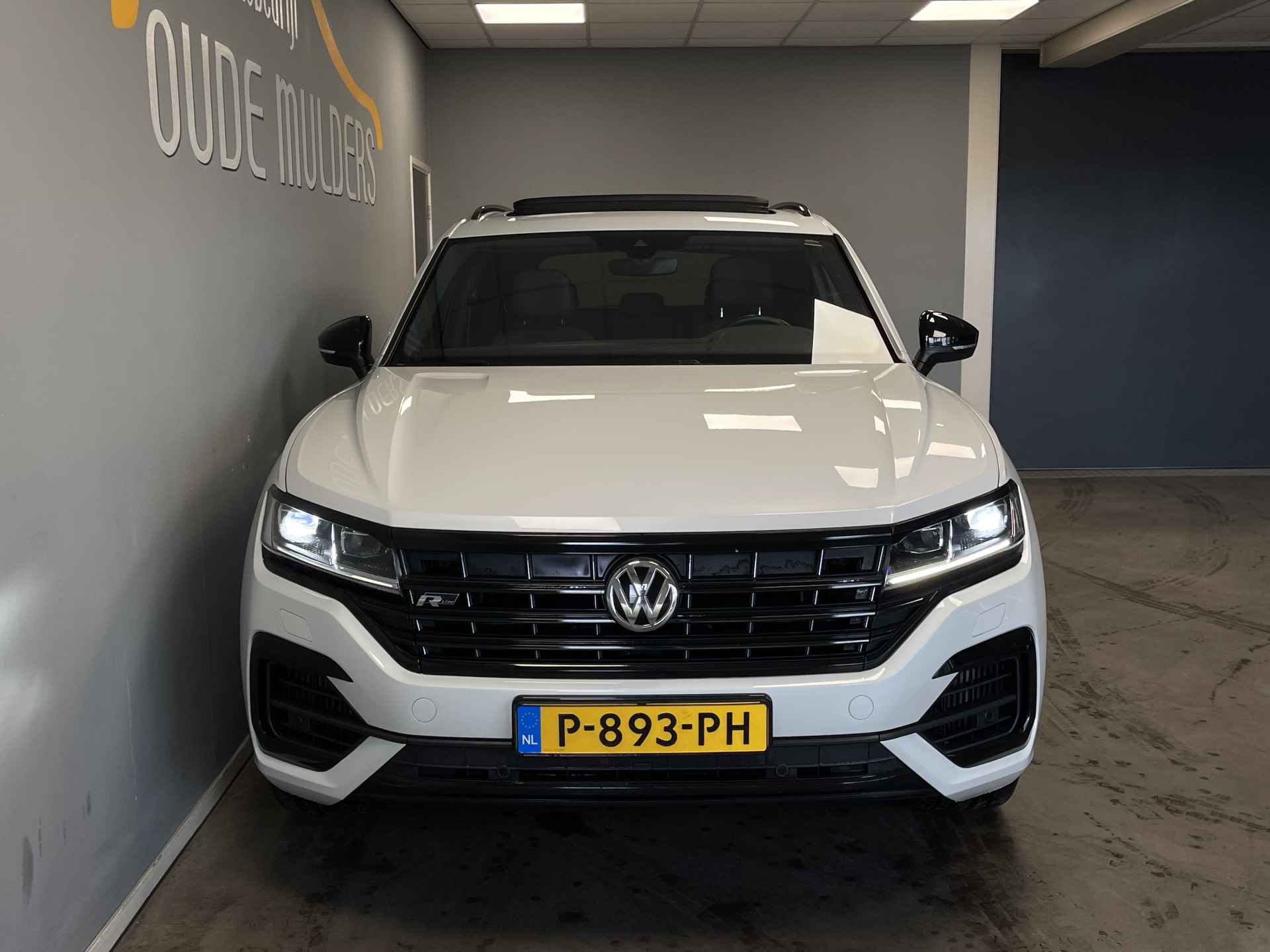 Volkswagen Touareg 3.0 TSI R-Line 340 PK Panoramadak/Camera/Luchtvering - 8/37