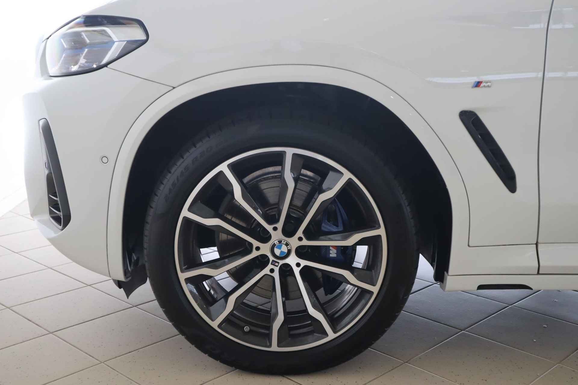 BMW X4 xDrive30i LCI / M-Sportpakket / 20'' M-Sport-velgen / Safety-Pack / Laserlight / Elektr. Trekhaak - 7/38