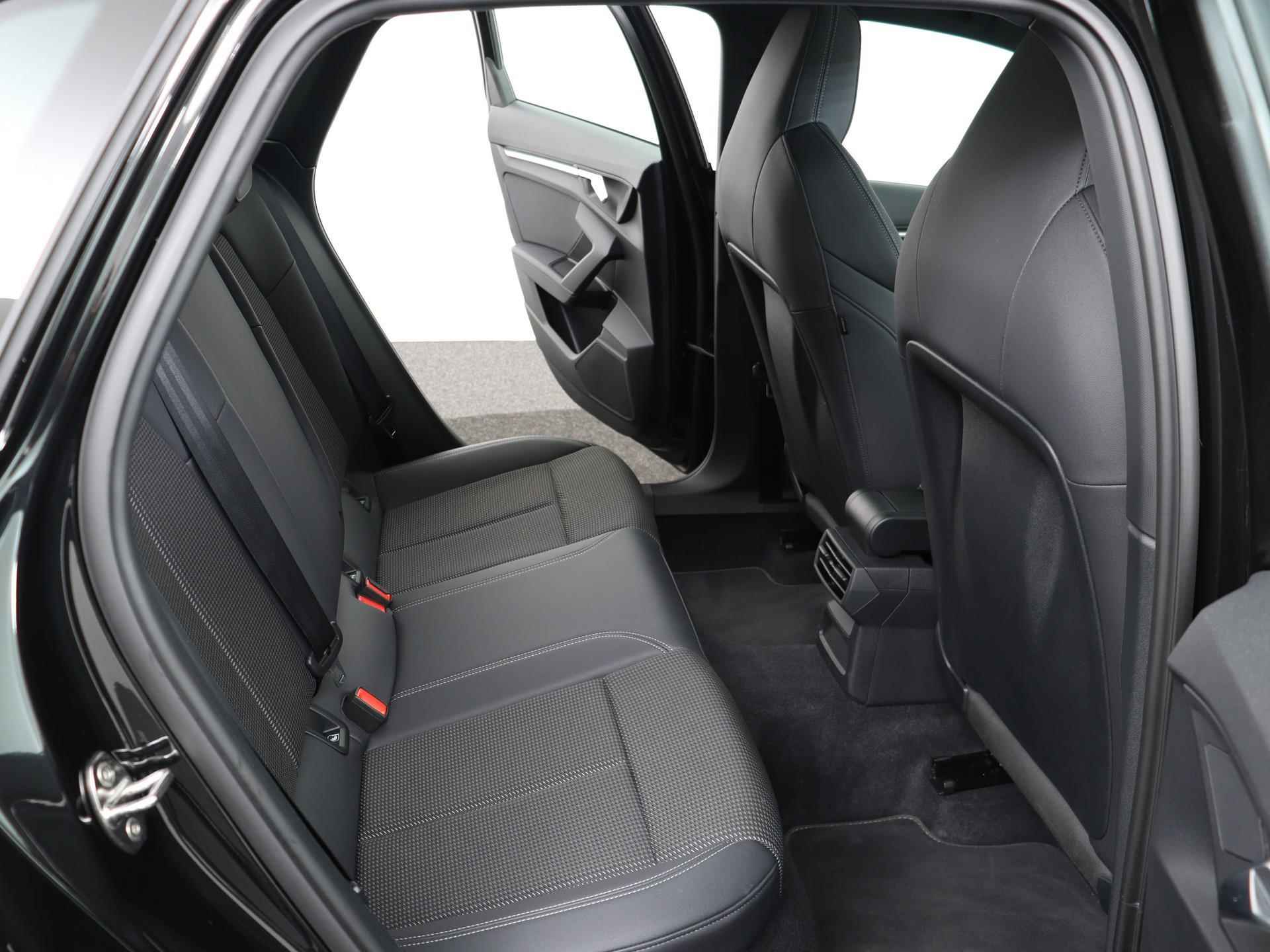 Audi A3 Sportback 30 TFSI 110 PK S edition | S-Line | Panoramadak | Parkeerassistent | Apple CarPlay | Navigatie | - 17/54