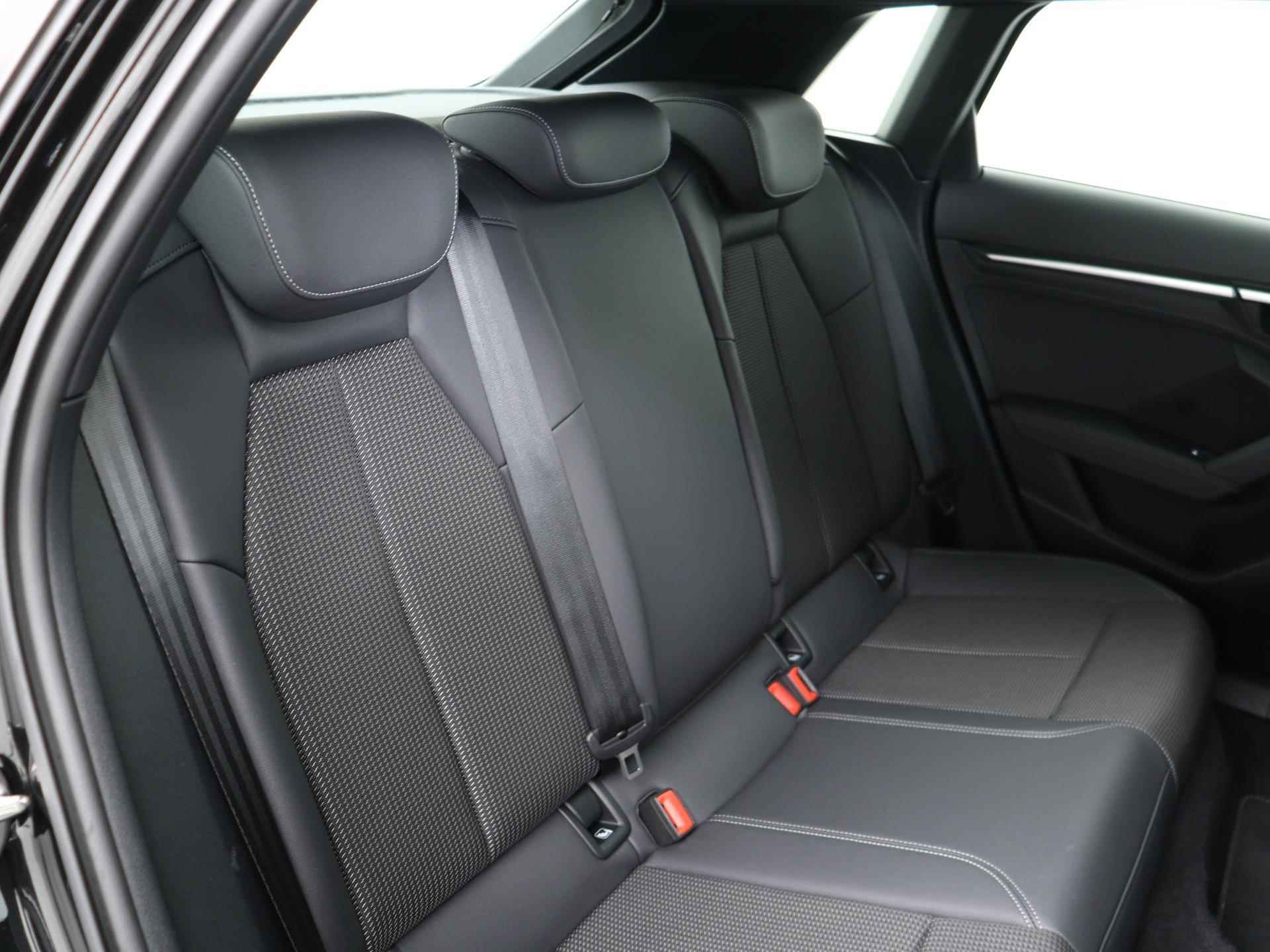 Audi A3 Sportback 30 TFSI 110 PK S edition | S-Line | Panoramadak | Parkeerassistent | Apple CarPlay | Navigatie | - 19/54