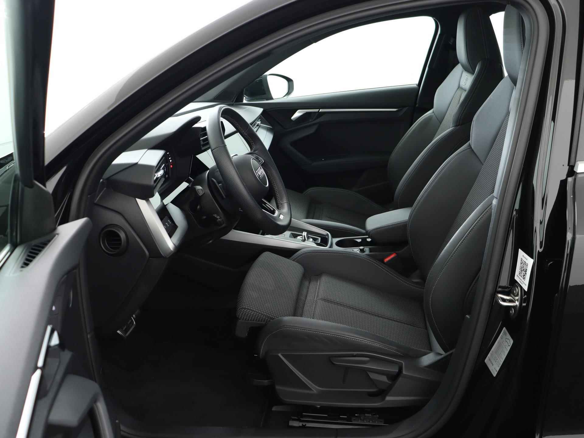 Audi A3 Sportback 30 TFSI 110 PK S edition | S-Line | Panoramadak | Parkeerassistent | Apple CarPlay | Navigatie | - 24/54