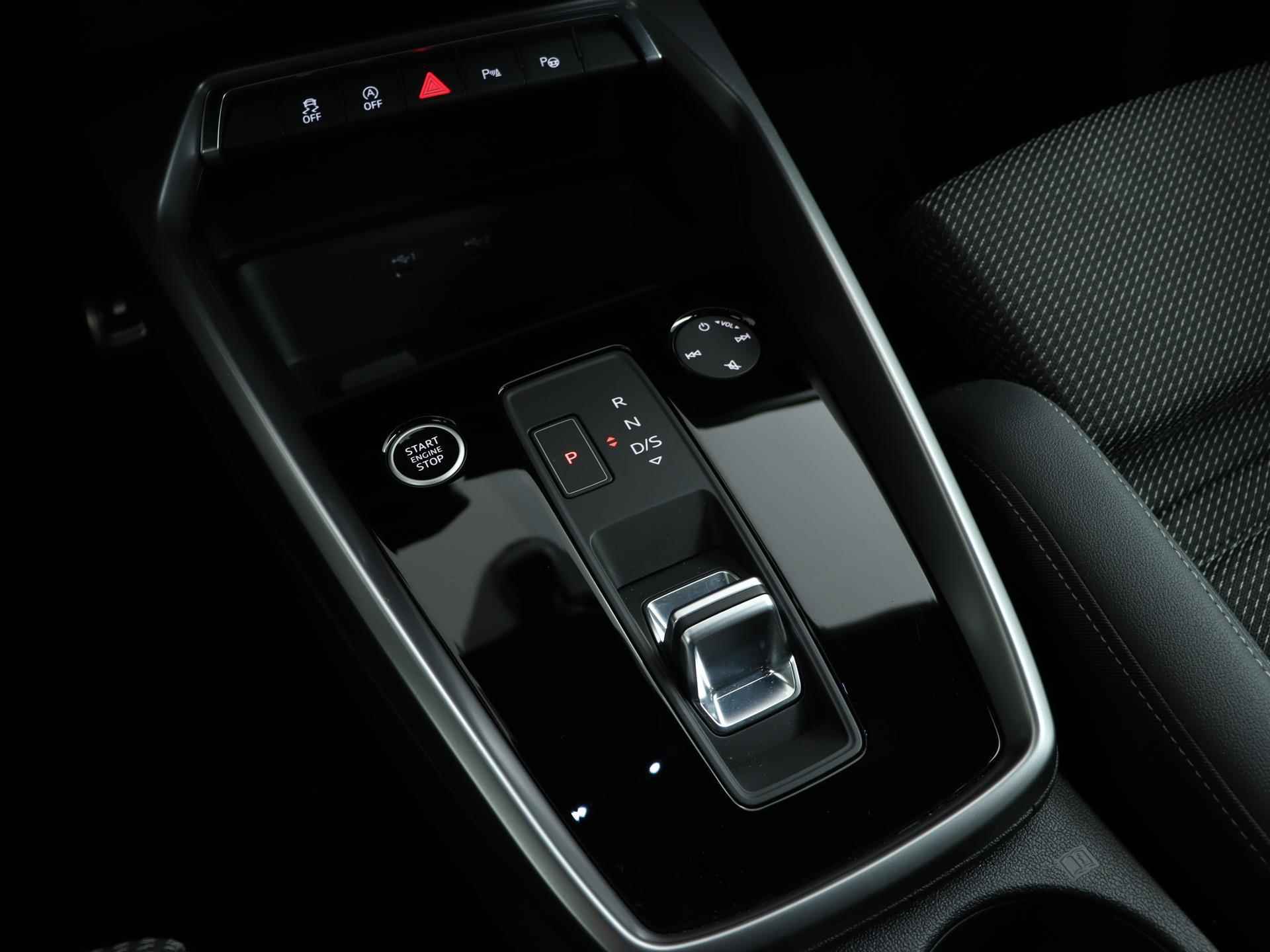 Audi A3 Sportback 30 TFSI 110 PK S edition | S-Line | Panoramadak | Parkeerassistent | Apple CarPlay | Navigatie | - 50/54