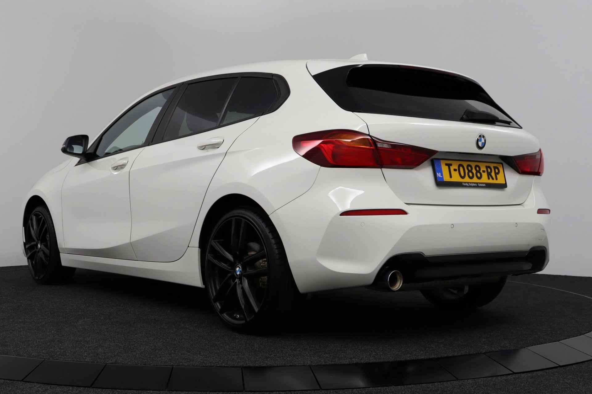 BMW 1-serie 118i Black Optic Sport, 12 MND BOVAG GARANTIE | Navigatie | Keyless | PDC - RIJKLAAR ZONDER MEERPRIJS - 5/33