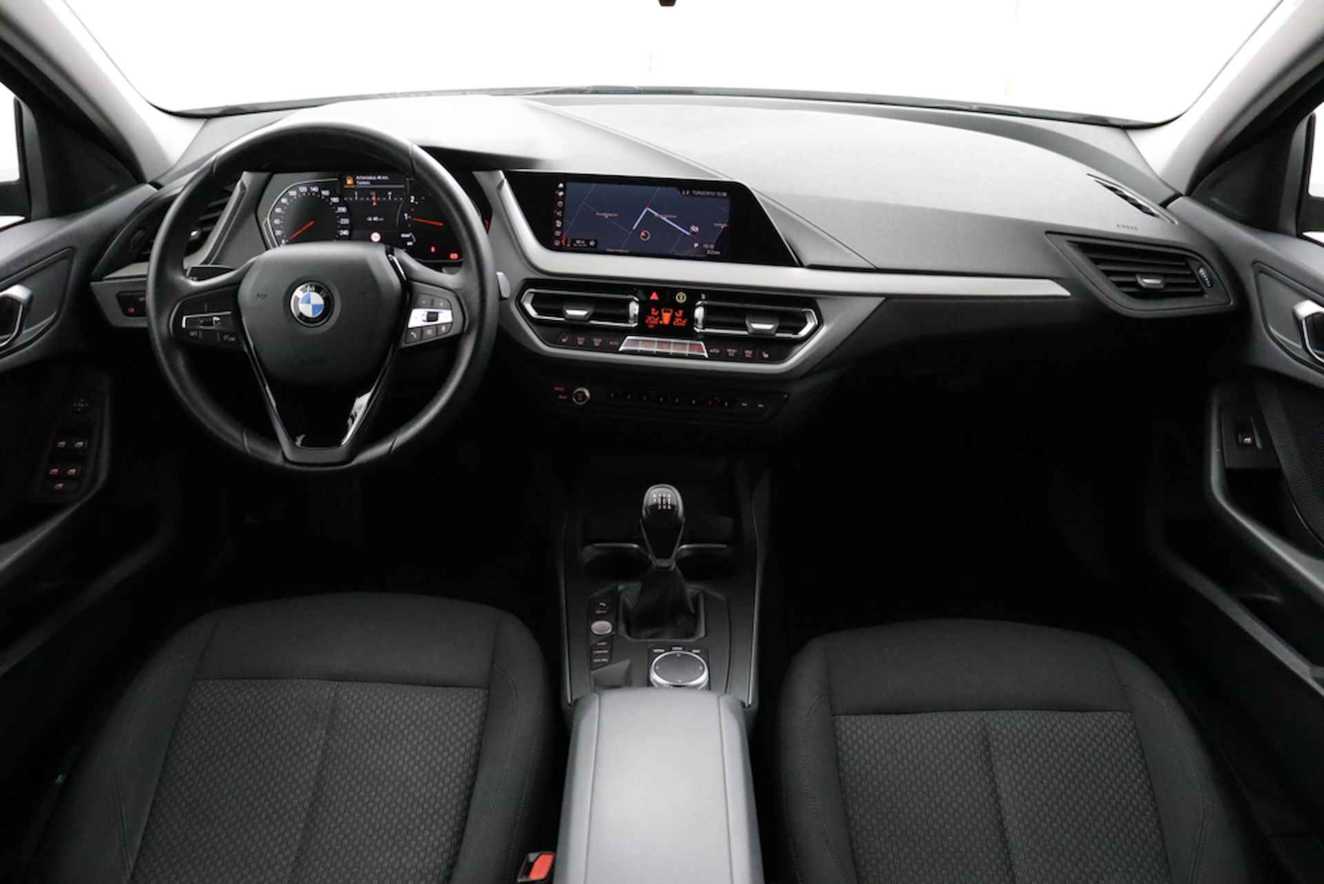 BMW 1-serie 118i Black Optic Sport, 12 MND BOVAG GARANTIE | Navigatie | Keyless | PDC - RIJKLAAR ZONDER MEERPRIJS - 7/33