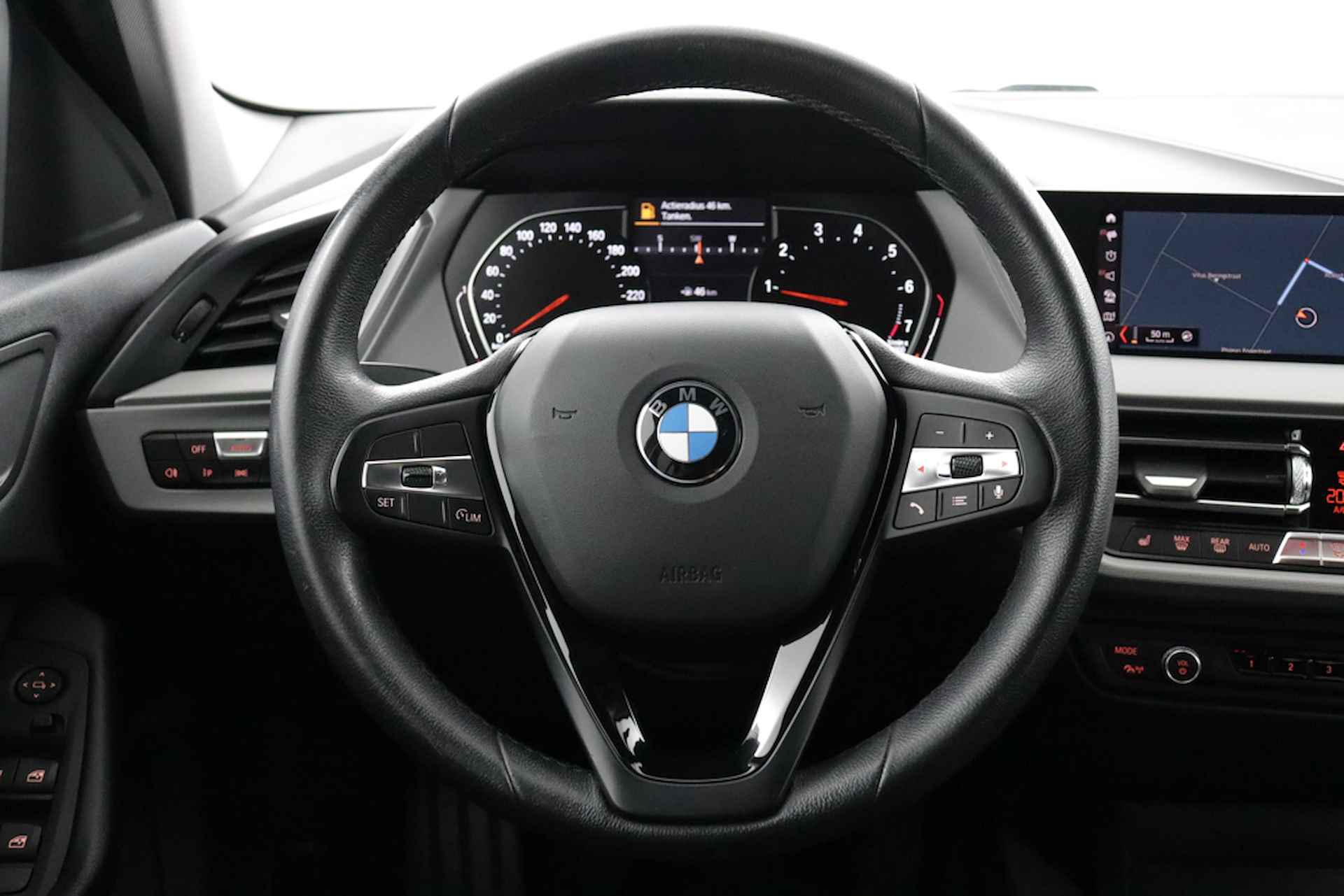 BMW 1-serie 118i Black Optic Sport, 12 MND BOVAG GARANTIE | Navigatie | Keyless | PDC - RIJKLAAR ZONDER MEERPRIJS - 8/33