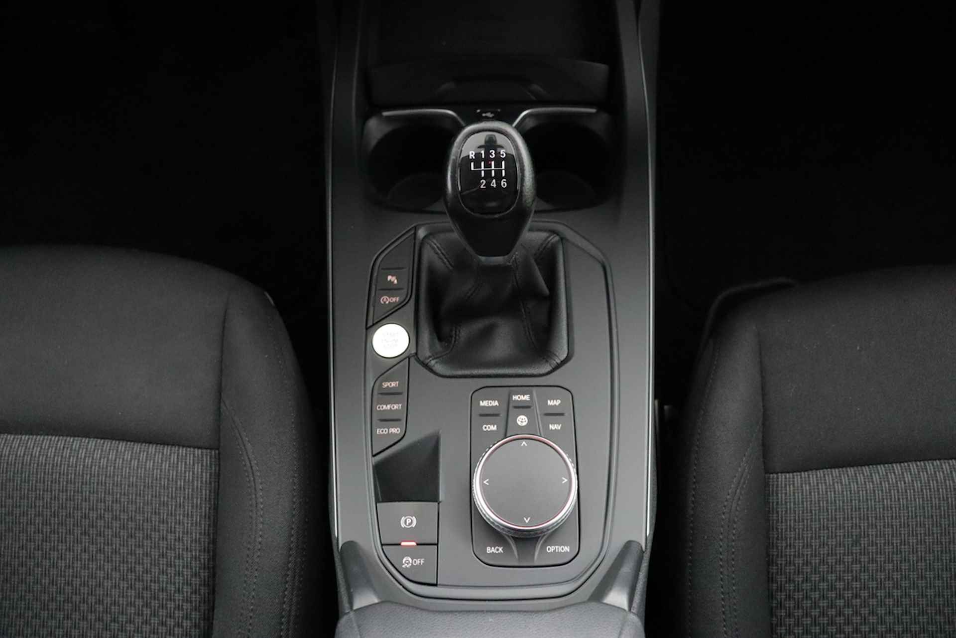 BMW 1-serie 118i Black Optic Sport, 12 MND BOVAG GARANTIE | Navigatie | Keyless | PDC - RIJKLAAR ZONDER MEERPRIJS - 14/33