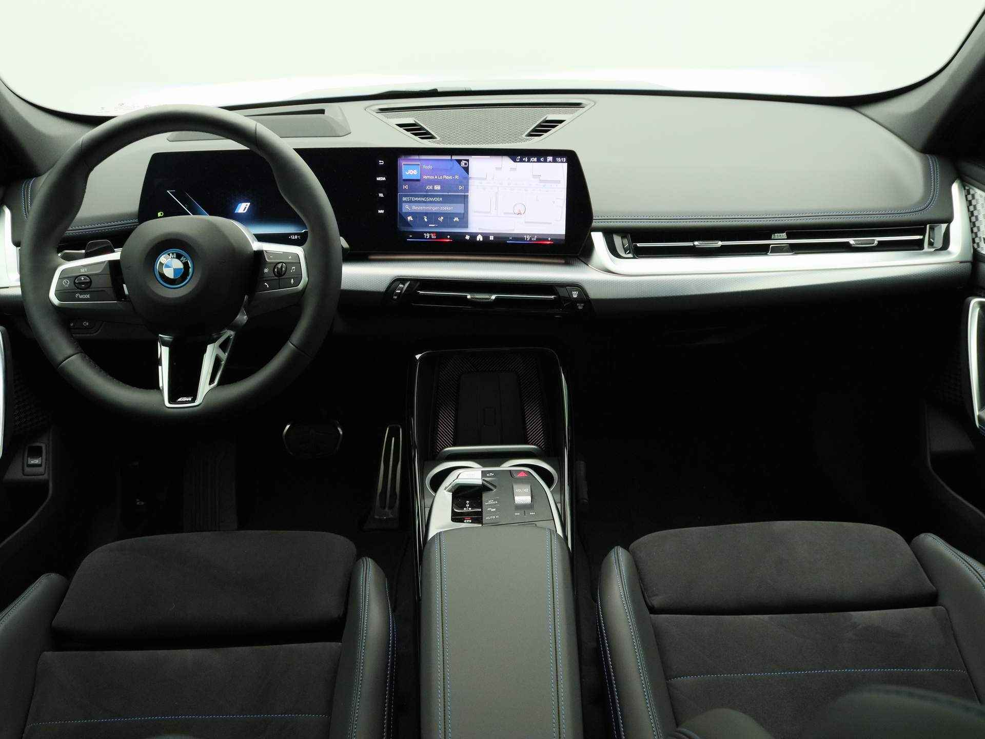 BMW iX1 eDrive20 67 kWh High Executive M Sportpakket / Panoramadak / Trekhaak / Harman Kardon / Head-Up Display / Adaptief M Onderstel / 19'' - 6/33