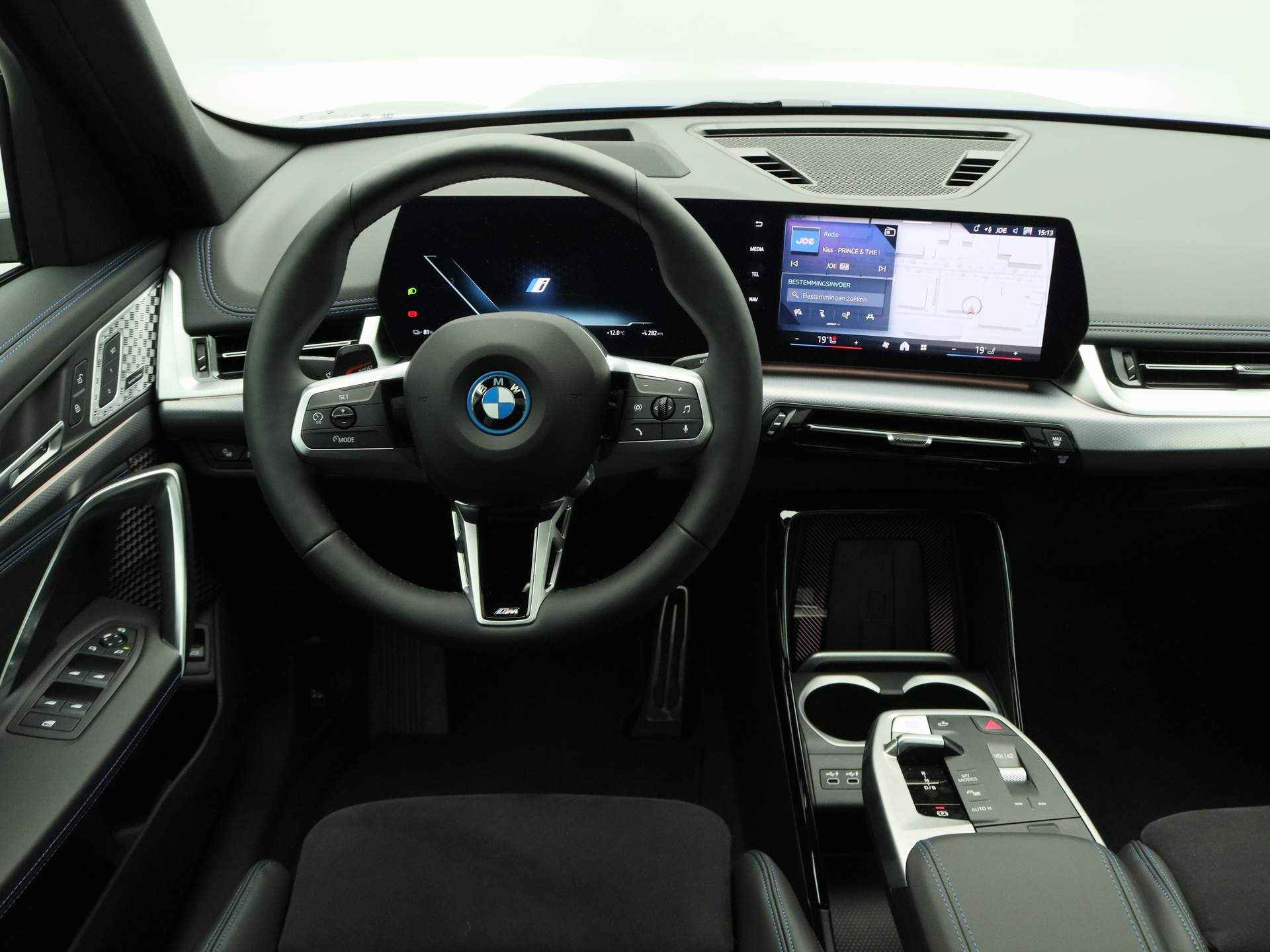 BMW iX1 eDrive20 67 kWh High Executive M Sportpakket / Panoramadak / Trekhaak / Harman Kardon / Head-Up Display / Adaptief M Onderstel / 19'' - 9/33