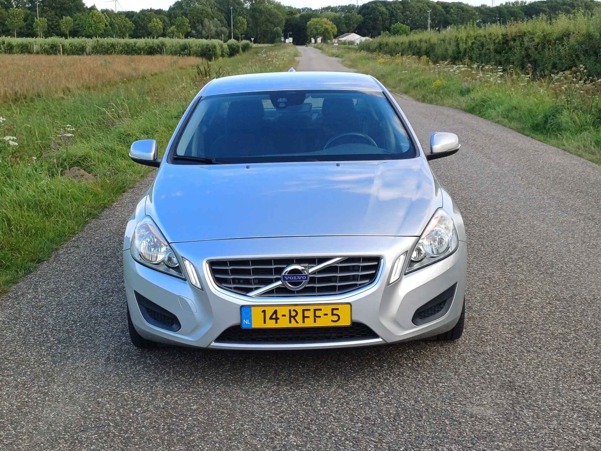 Volvo S60 1.6 T3 Kinetic | NL ! | Dealer onderhouden ! | Clima | Cruise | Navi | Park. hulp achter - 5/47