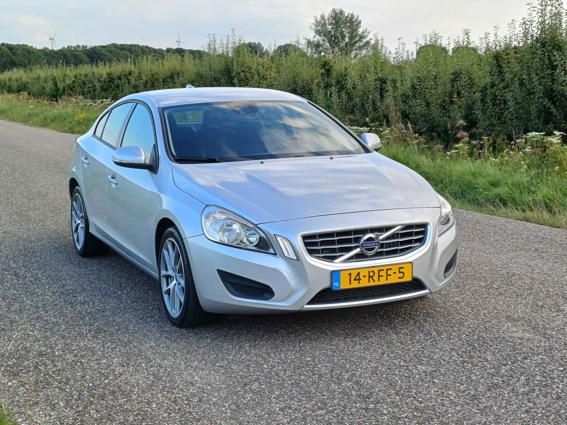 Volvo S60 1.6 T3 Kinetic | NL ! | Dealer onderhouden ! | Clima | Cruise | Navi | Park. hulp achter - 6/47