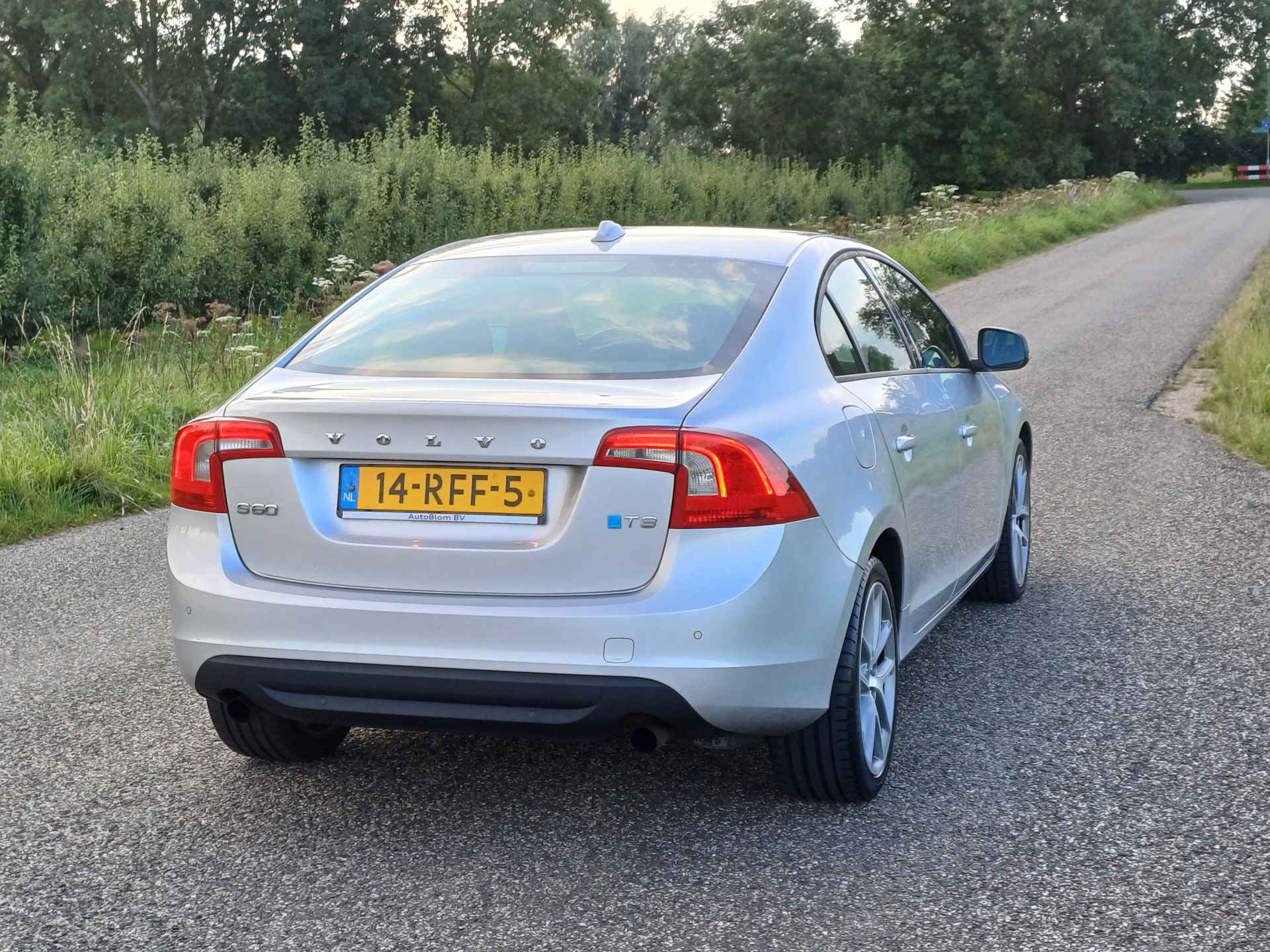 Volvo S60 1.6 T3 Kinetic | NL ! | Dealer onderhouden ! | Clima | Cruise | Navi | Park. hulp achter - 7/47