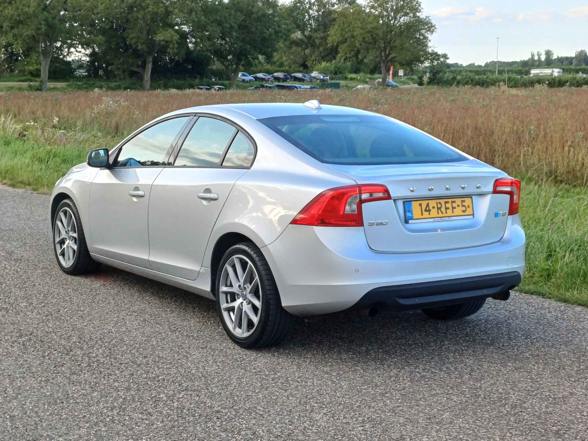 Volvo S60 1.6 T3 Kinetic | NL ! | Dealer onderhouden ! | Clima | Cruise | Navi | Park. hulp achter - 9/47